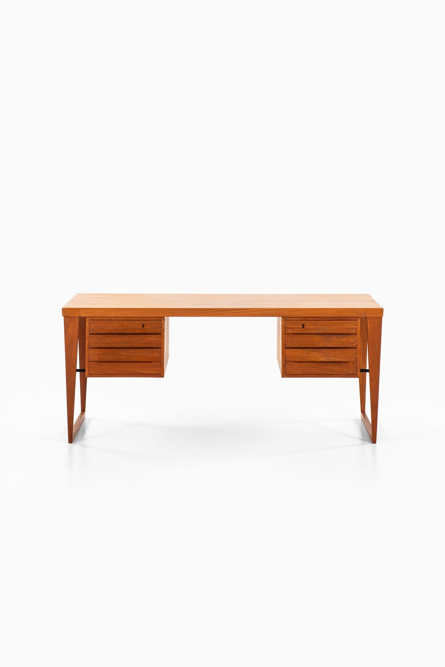 Rare freestanding desk model 70 designed by Kai Kristiansen. Produced by Feldballes Møbelfabrik in Denmark.