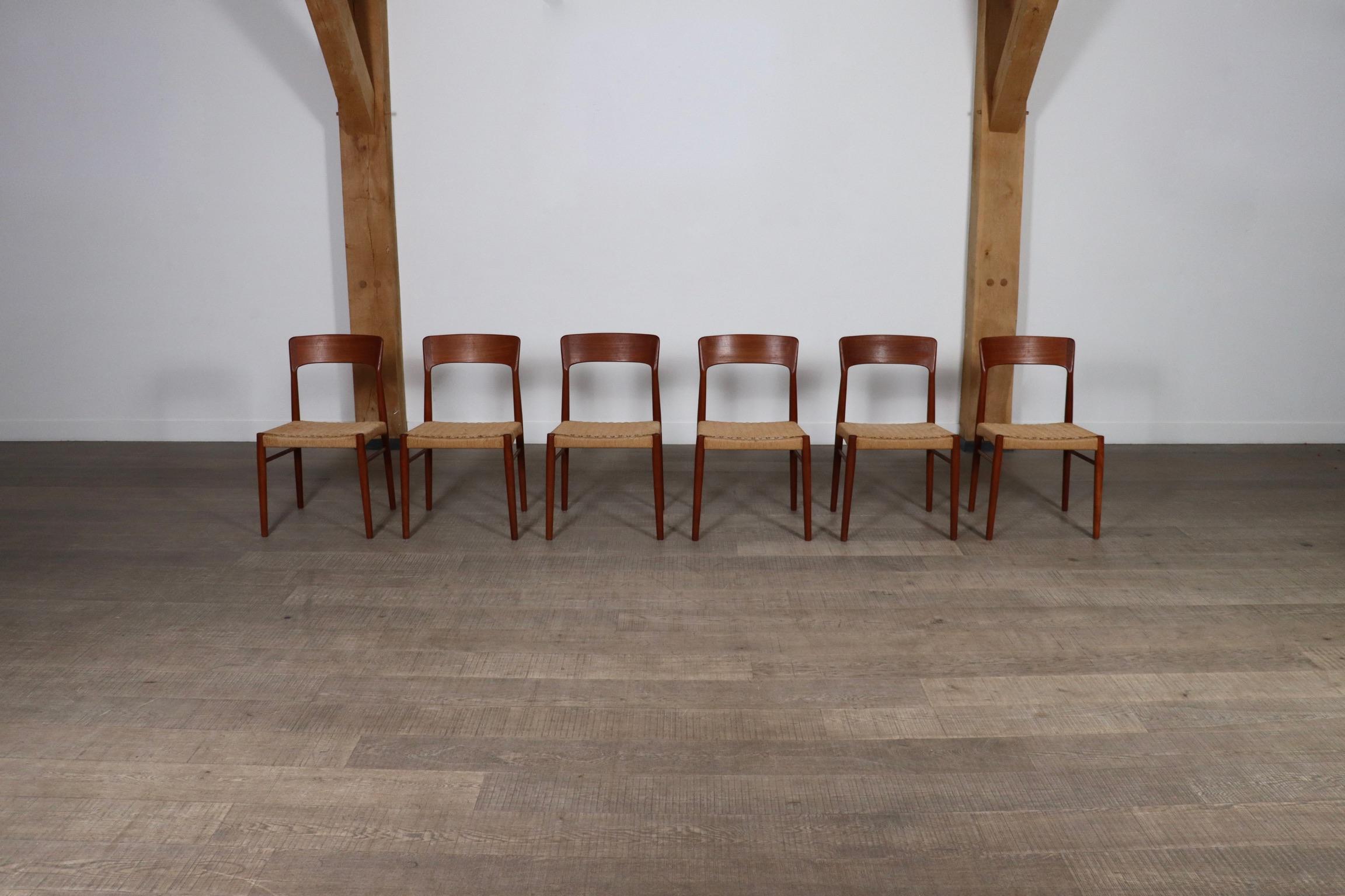 Beautiful set of 6 Kai Kristiansen dining chairs in teak and papercord, for KS Møbler, Denmark 1960s.

The iconic minimalistic Scandinavian design is highlighted in this beautiful model, with fine lines, solid structure and usage of quality