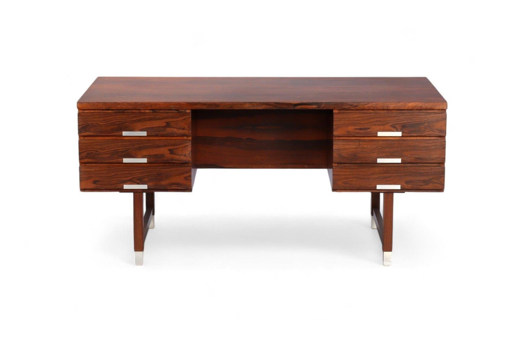 Origine: Danimarca
Designer: Kai Kristiansen
Produttore: Eigil Petersens Møbelfabrik
Epoca: anni '60
Materiali: Palissandro
Misure: 61