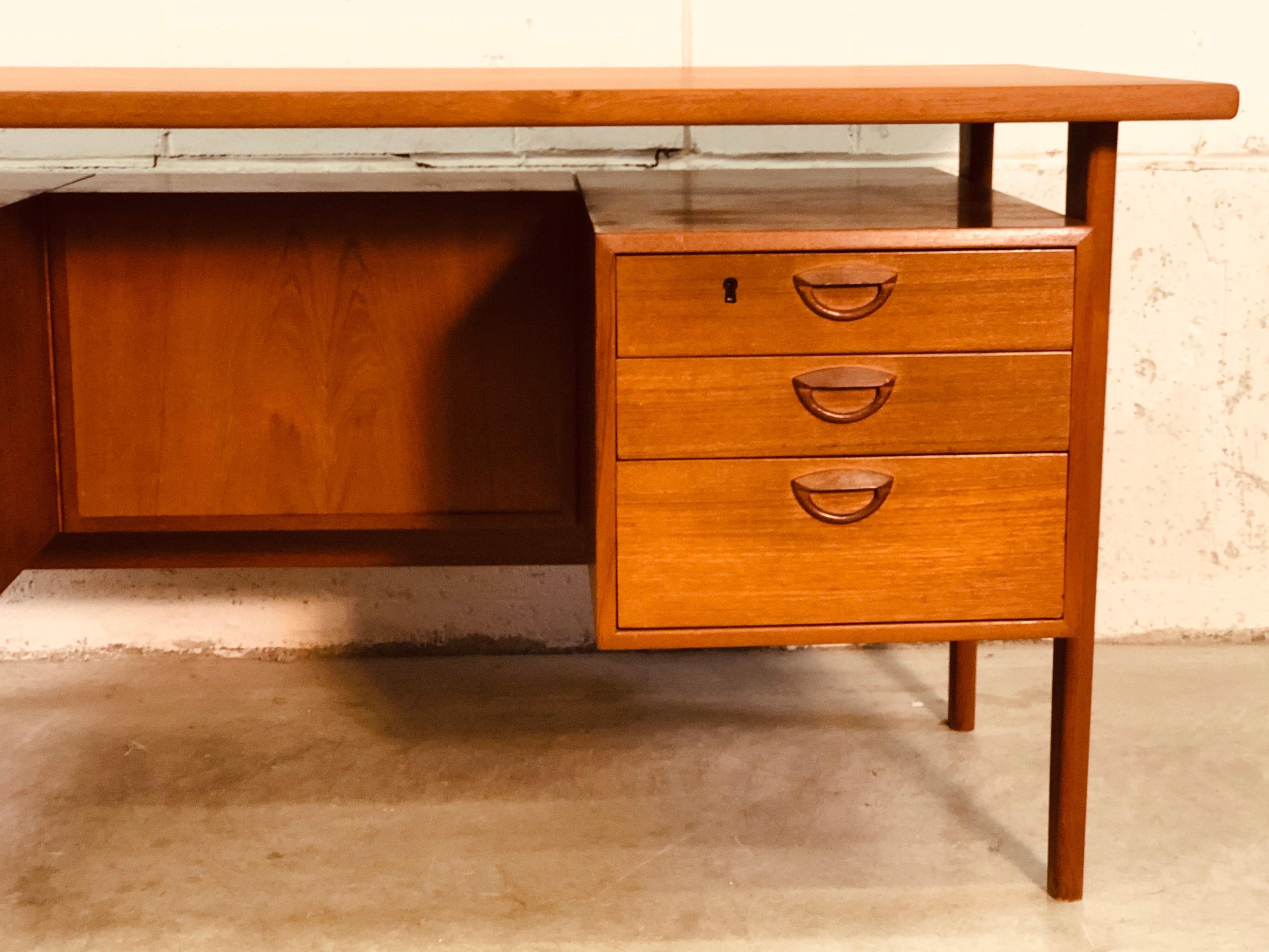 Kai Kristiansen Floating Teak Desk with Built in Bookcase In Good Condition For Sale In Amherst, NH