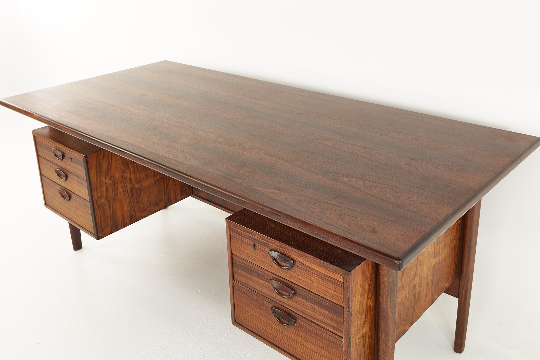 Kai Kristiansen FM 60 Mid Century Rosewood Executive Desk In Good Condition In Countryside, IL
