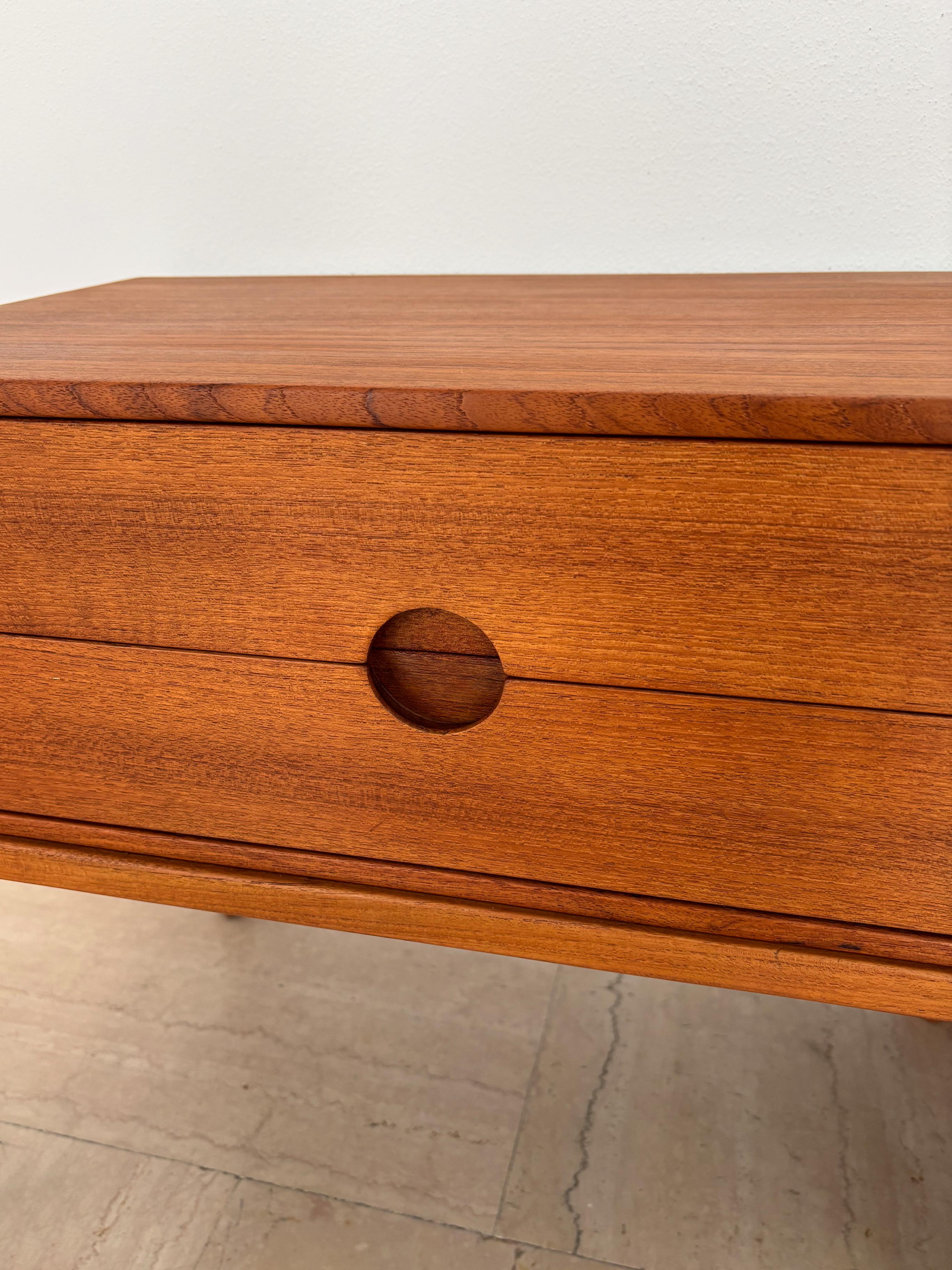 Kai Kristiansen per Aksel Kjergaard Comodini scandinavi in teak Danimarca 1960s in vendita 3