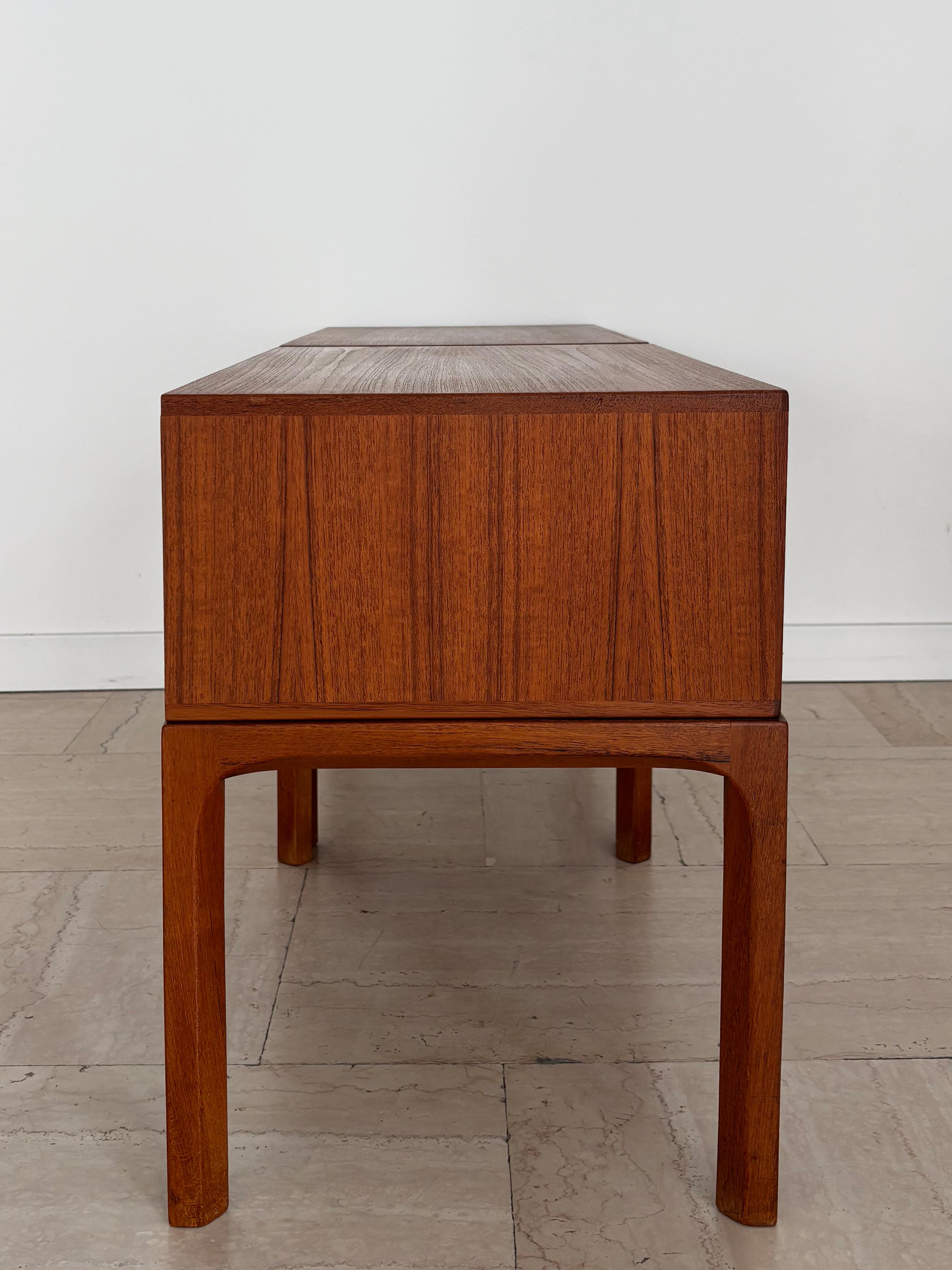 Teak Kai Kristiansen per Aksel Kjergaard Comodini scandinavi in teak Danimarca 1960s in vendita