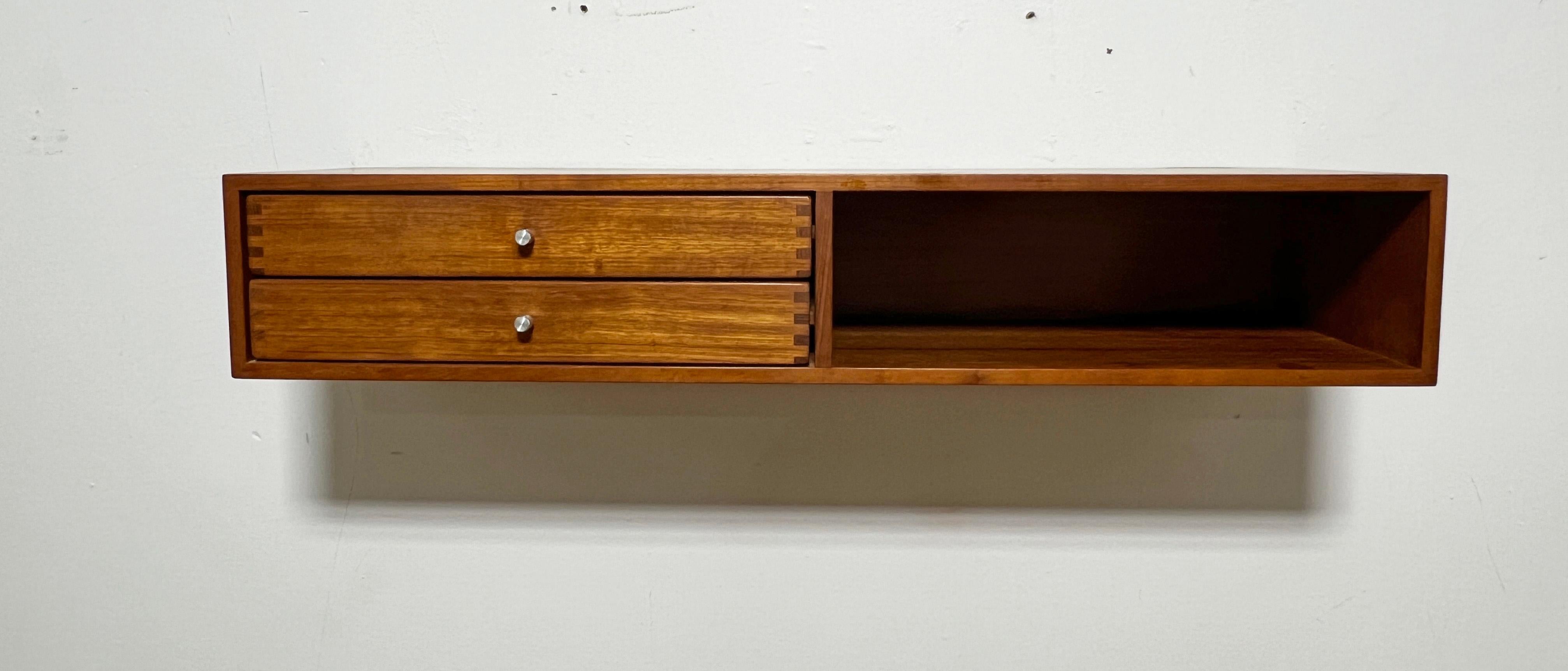 Dänische Wandkonsole aus Teakholz mit zwei Schubladen von Aksel Kjersgaard, ca. 1960er Jahre.