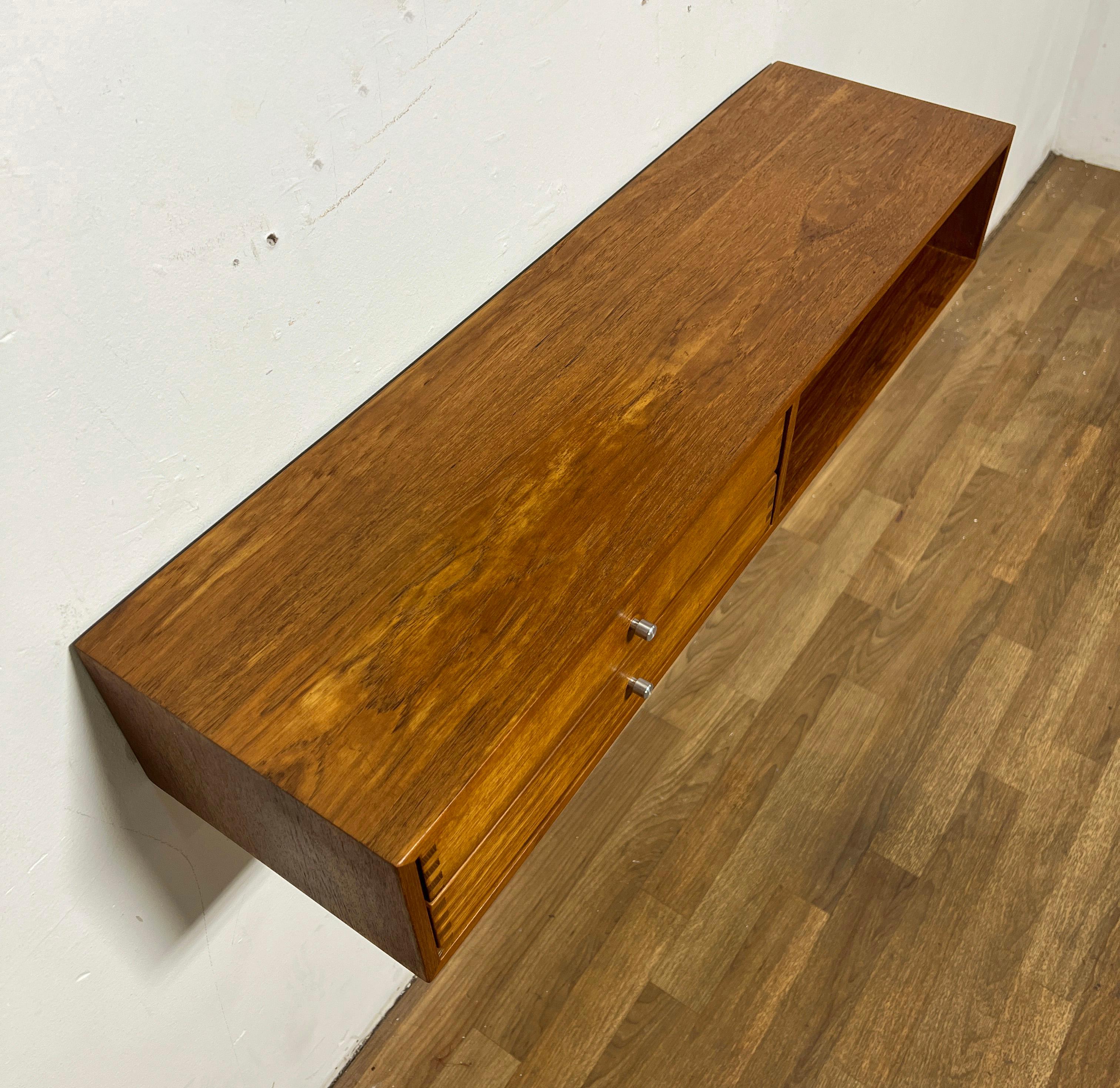 Kai Kristiansen für Aksel Kjersgaard Dänische Konsole aus Teakholz für die Wandmontage C. 1960s (Skandinavische Moderne)