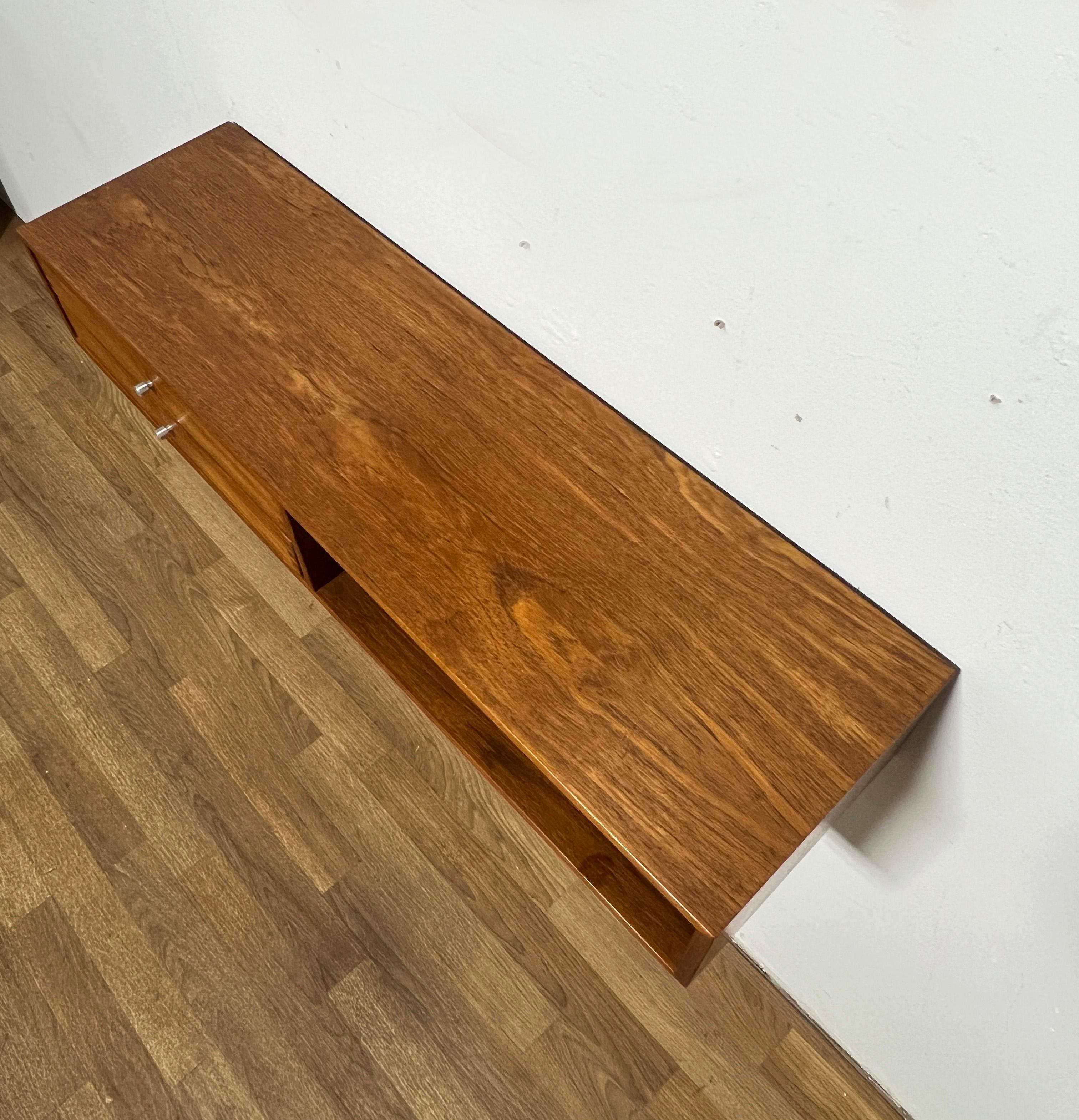 Kai Kristiansen für Aksel Kjersgaard Dänische Konsole aus Teakholz für die Wandmontage C. 1960s 1