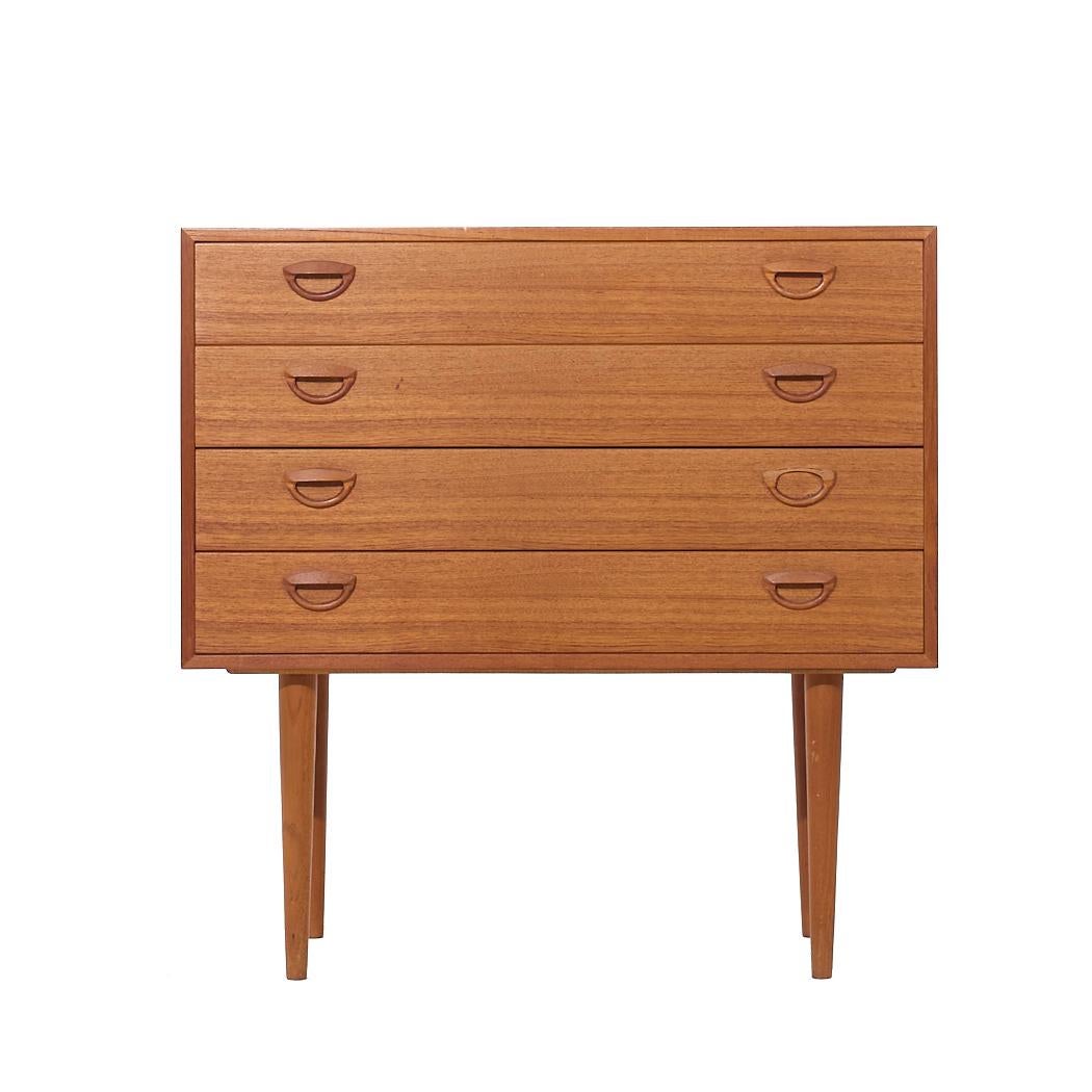 Kai Kristiansen for Feldballes Møbelfabrik Mid Century Danish Teak 4 Drawers Dresser

This dresser measures: 33.75 wide x 15.75 deep x 33.75 high

We take our photos in a controlled lighting studio to show as much detail as possible. We do not