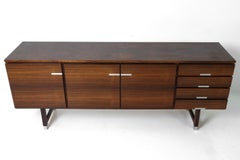 Kai Kristiansen para Feldballes Mobelfabrik: aparador de palisandro