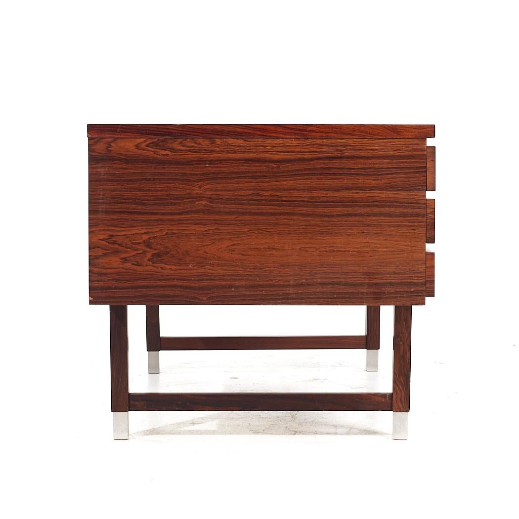 Kai Kristiansen for Feldballes Model EP 401 MCM Danish Rosewood Executive Desk In Good Condition For Sale In Countryside, IL