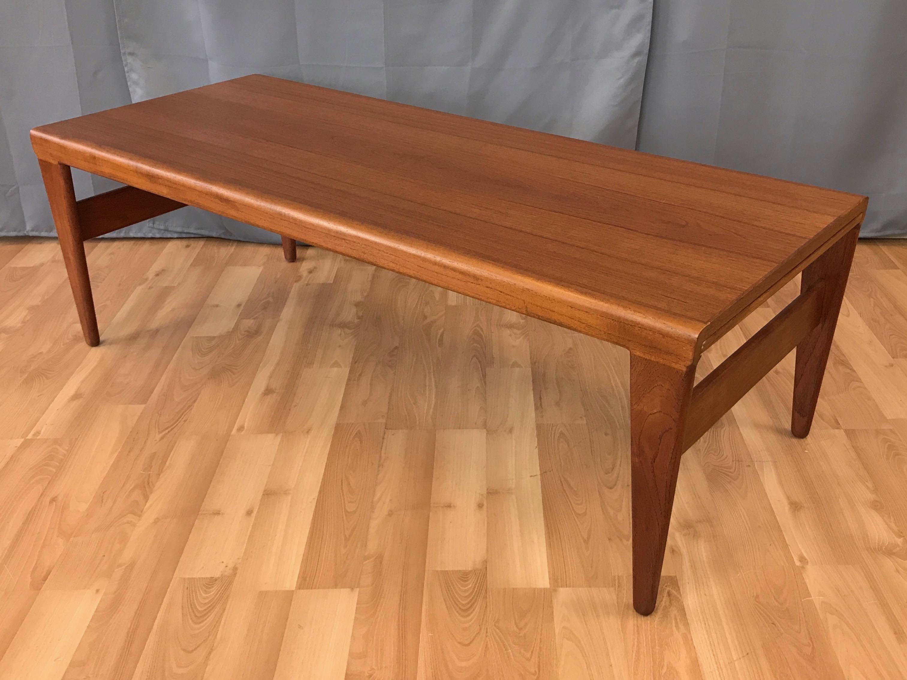 Laminato Kai Kristiansen per FM Møbler Tavolino allungabile in teak
