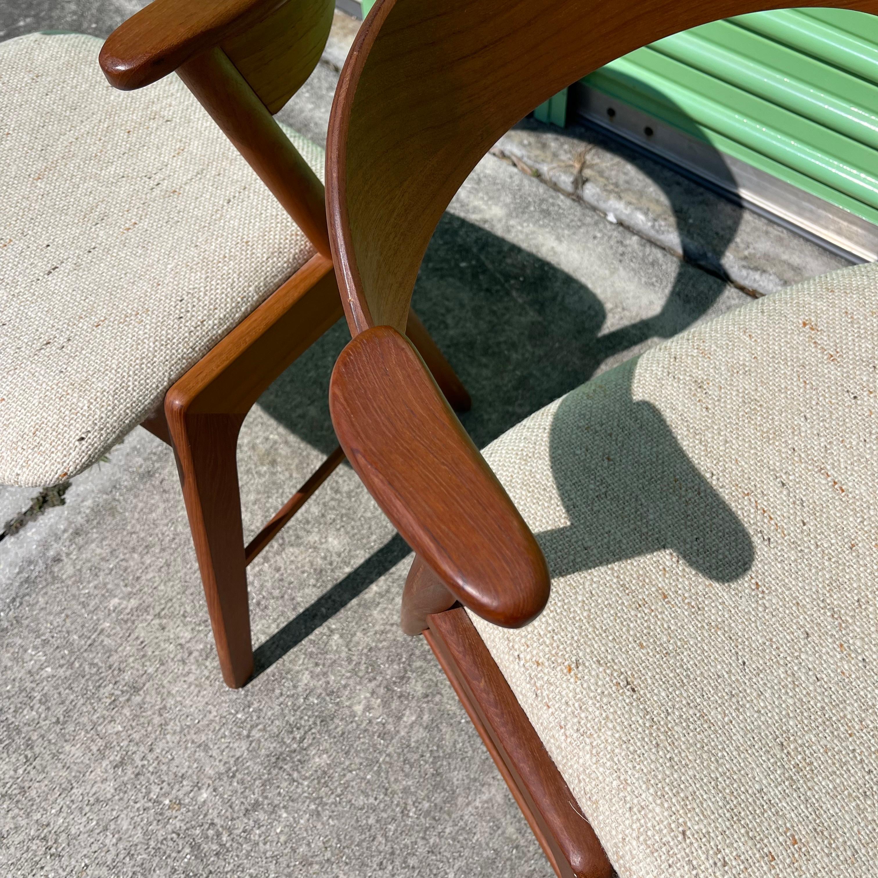 Kai Kristiansen per Korup Stolefabrik, Danimarca, Sedie in teak modello 32, una coppia in vendita 5