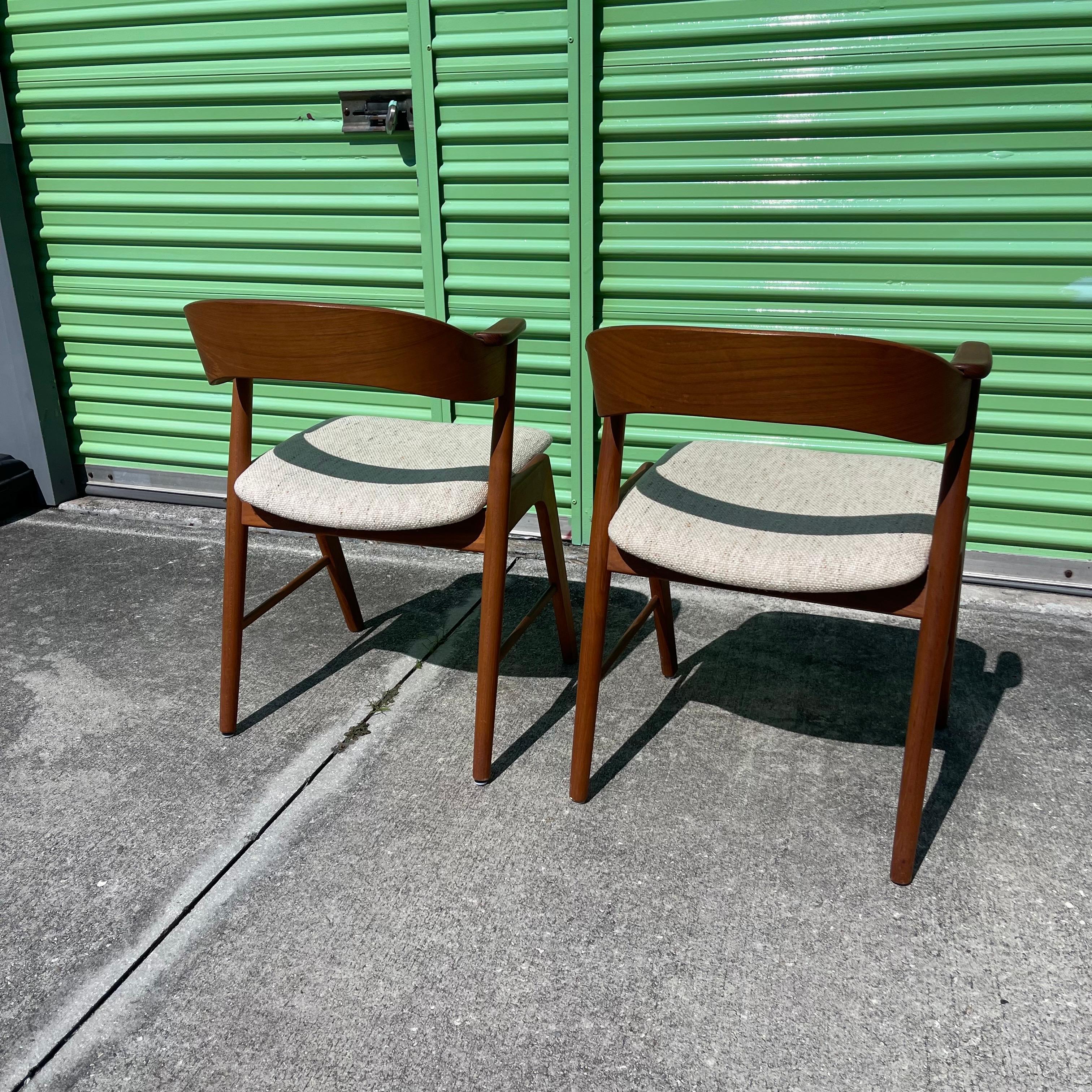 XX secolo Kai Kristiansen per Korup Stolefabrik, Danimarca, Sedie in teak modello 32, una coppia in vendita