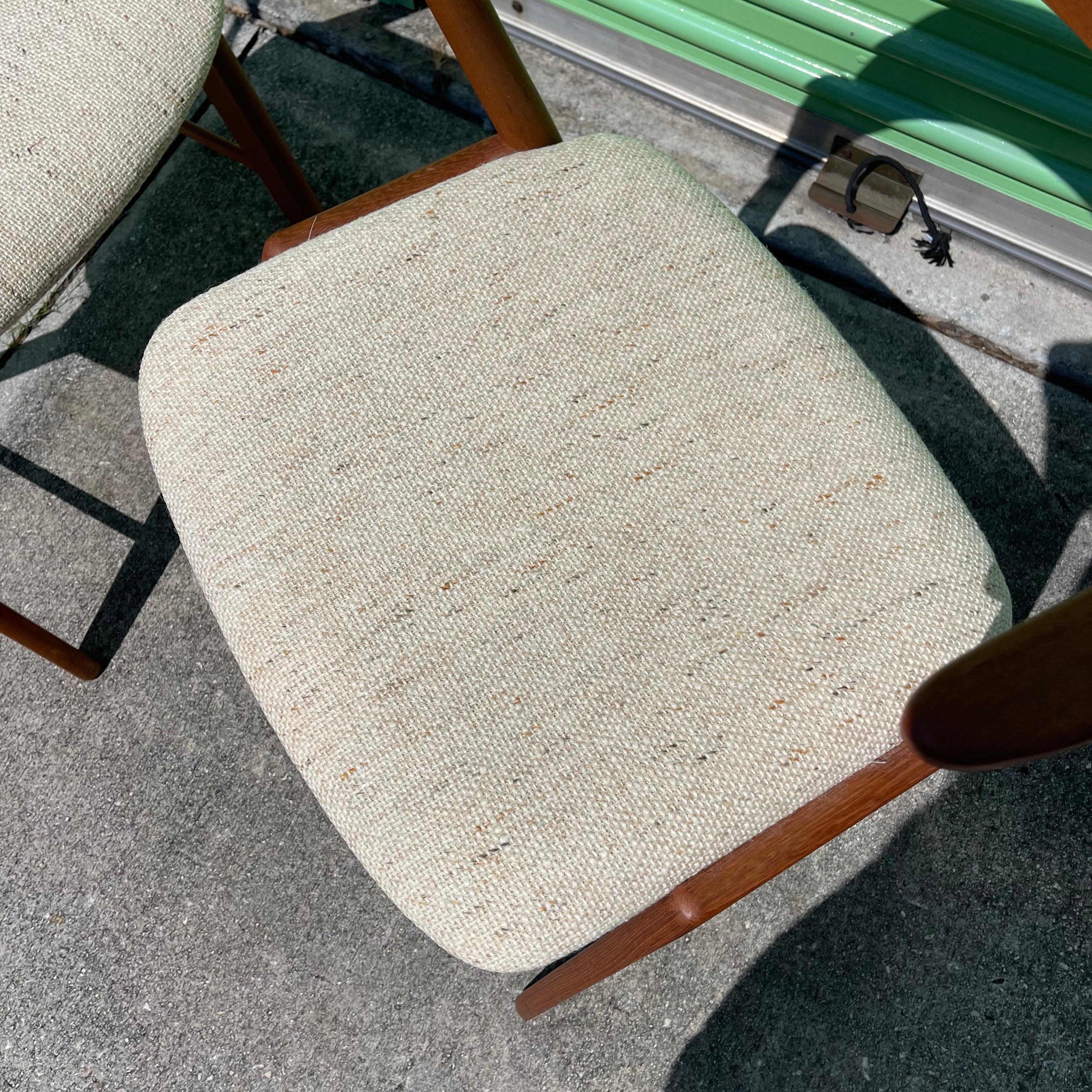 Kai Kristiansen per Korup Stolefabrik, Danimarca, Sedie in teak modello 32, una coppia in vendita 2