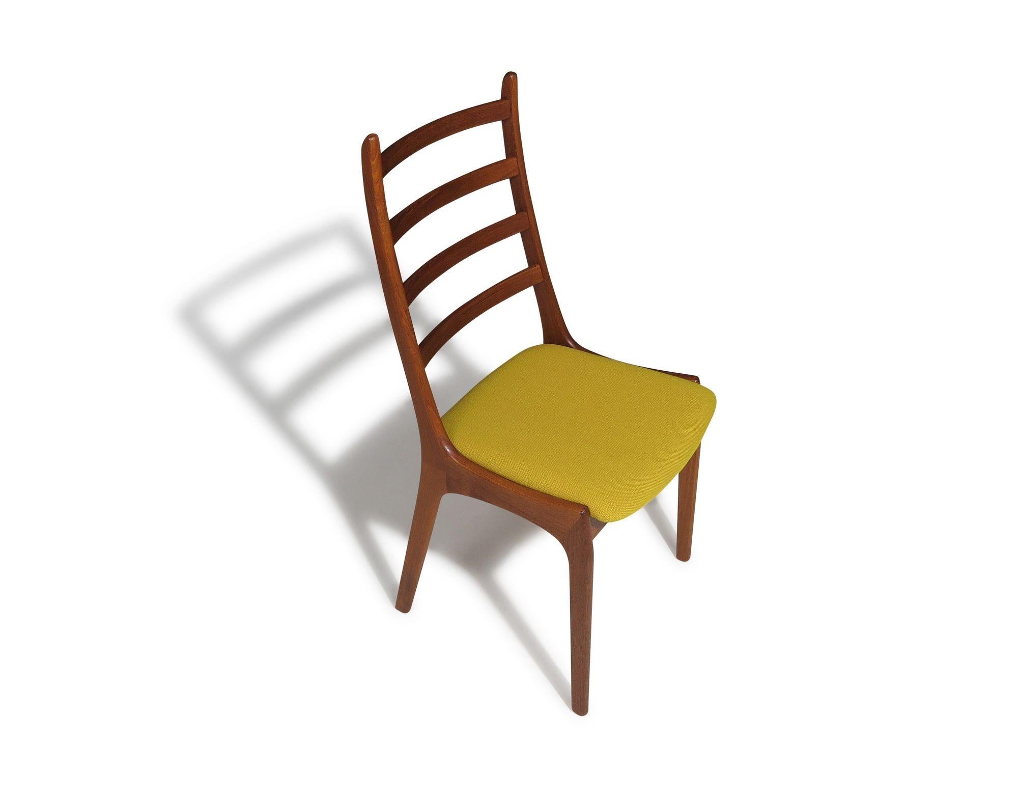 XX secolo Kai Kristiansen per Korup Stolefabrik Sedie da pranzo con schienale alto in teak (Set di 4) in vendita