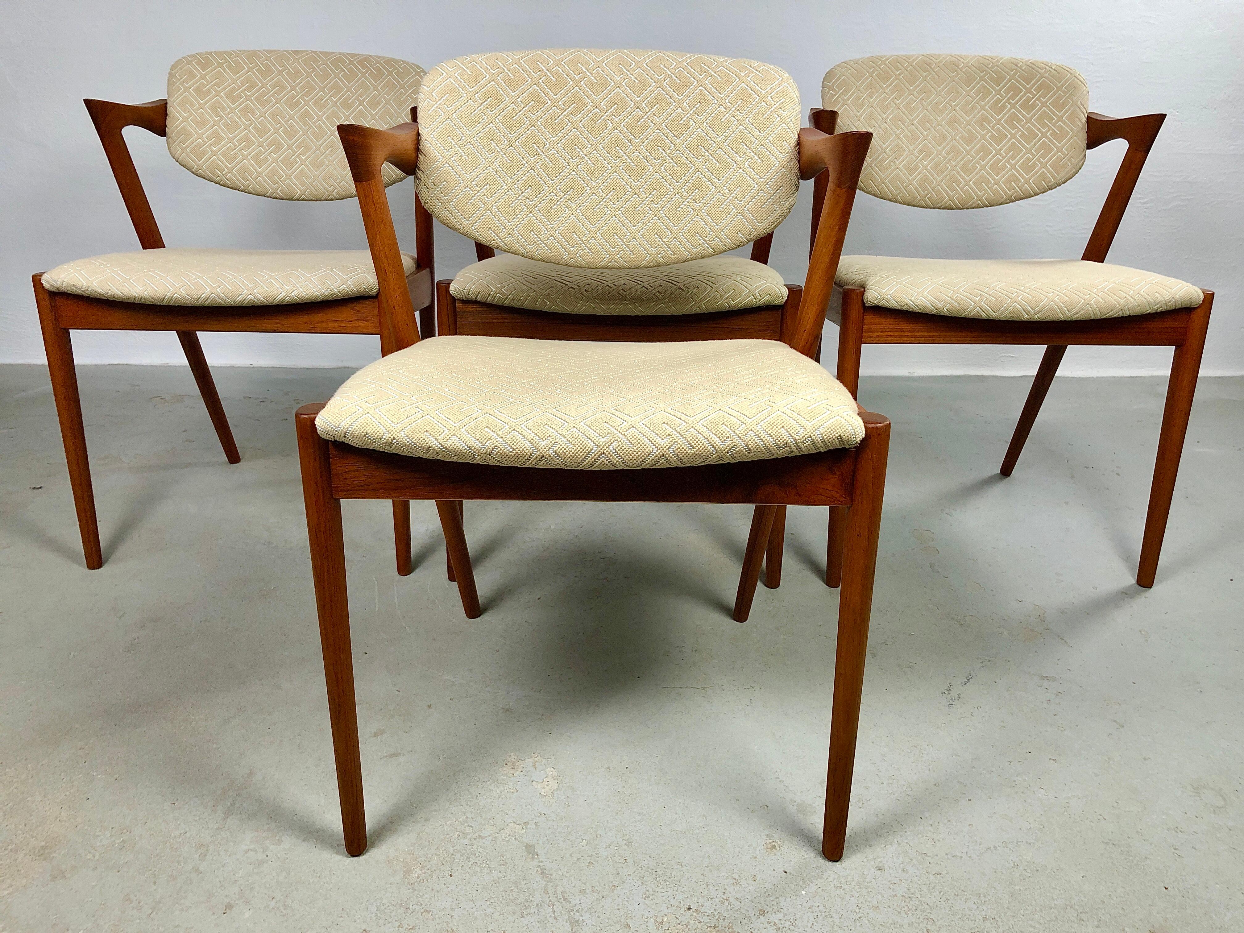 Set of 4 model 42 teak dining chairs with swivel backrest by Kai Kristiansen for Schous Møbelfabrik.

The chairs have Kai Kristiansens typical light and elegant yet daring design that make them fit in easily where you want them in your home - a