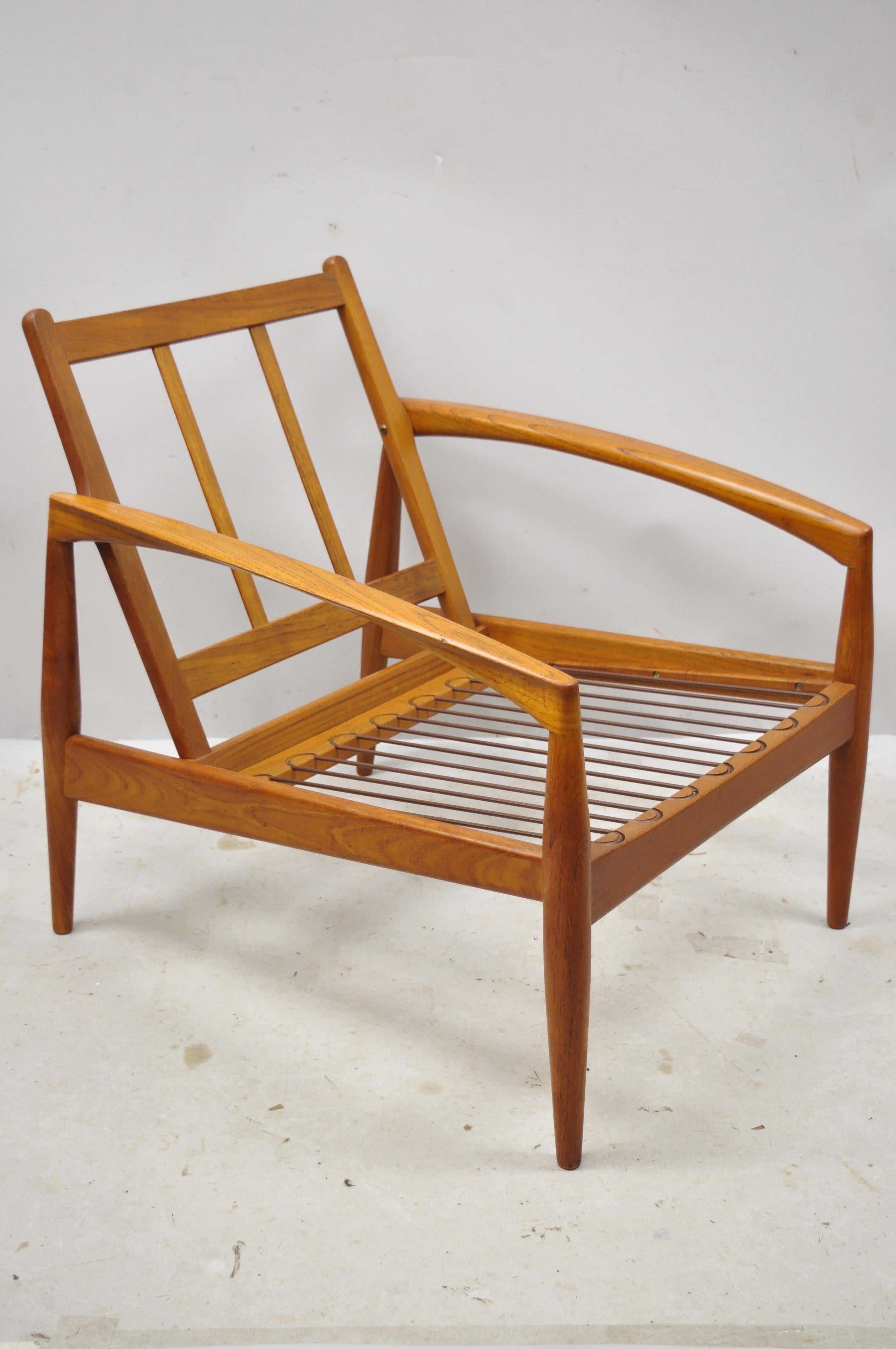 Kai Kristiansen Magnus Olesen paper knife teak Danish modern lounge chair. Item features a solid teak wood frame, beautiful wood grain, original label, clean modernist lines, sleek sculptural form, circa mid-20th century. Measurements: 28