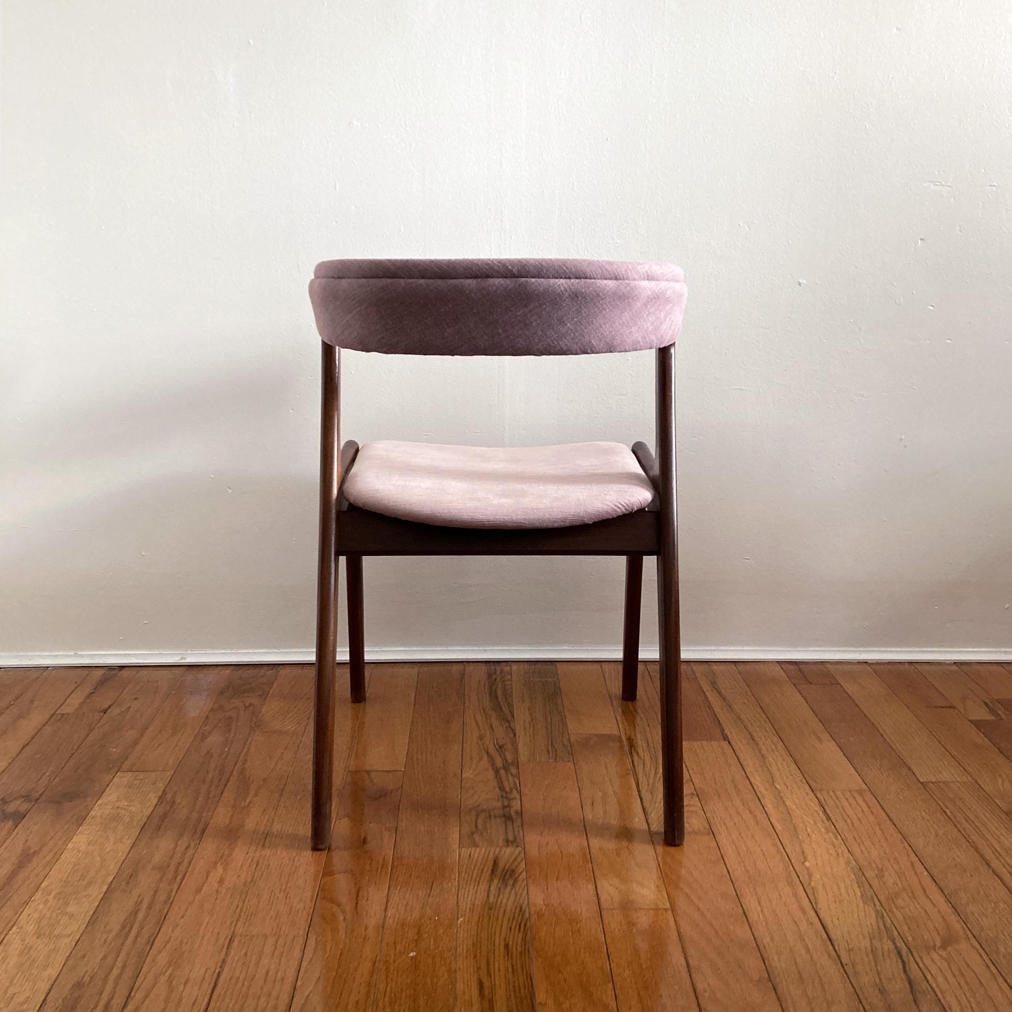 Kai Kristiansen Mauve-Pink Stuhl mit gebogener Rückenlehne, 1960er Jahre (Mitte des 20. Jahrhunderts) im Angebot