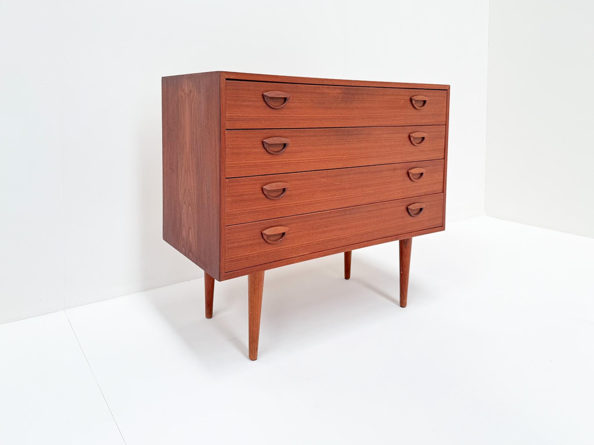 Kai Kristiansen Mid Century Danish Teak 4-Drawer Chest of Drawers, 1960s In Good Condition For Sale In BERKEL EN RODENRIJS, NL