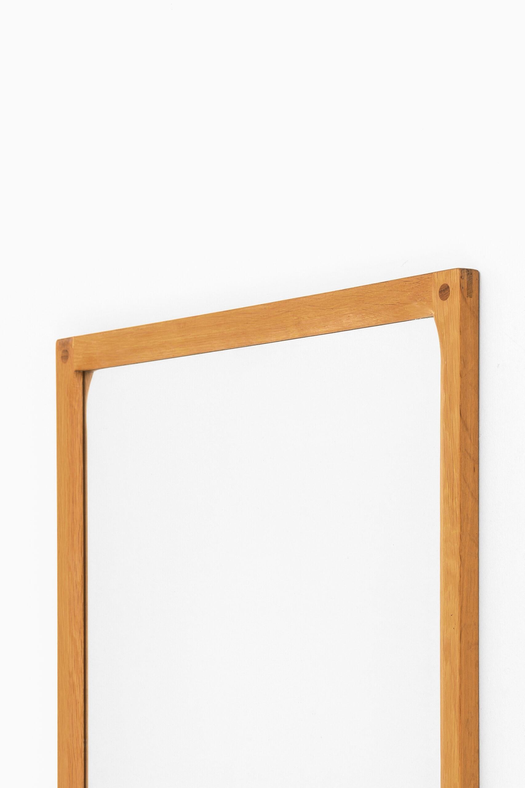 Mirror in oak designed by Kai Kristiansen. Produced by Aksel Kjersgaard in Denmark.