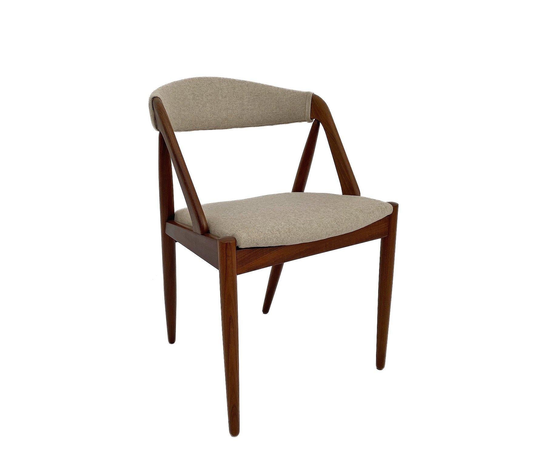 A beautiful Danish iconic Model 31 teak and cream wool desk/dining chair designed by Kai Kristiansen for Shou Andersen, this would make a stylish addition to any living or work area. A striking piece of classic Scandinavian furniture.

The chair