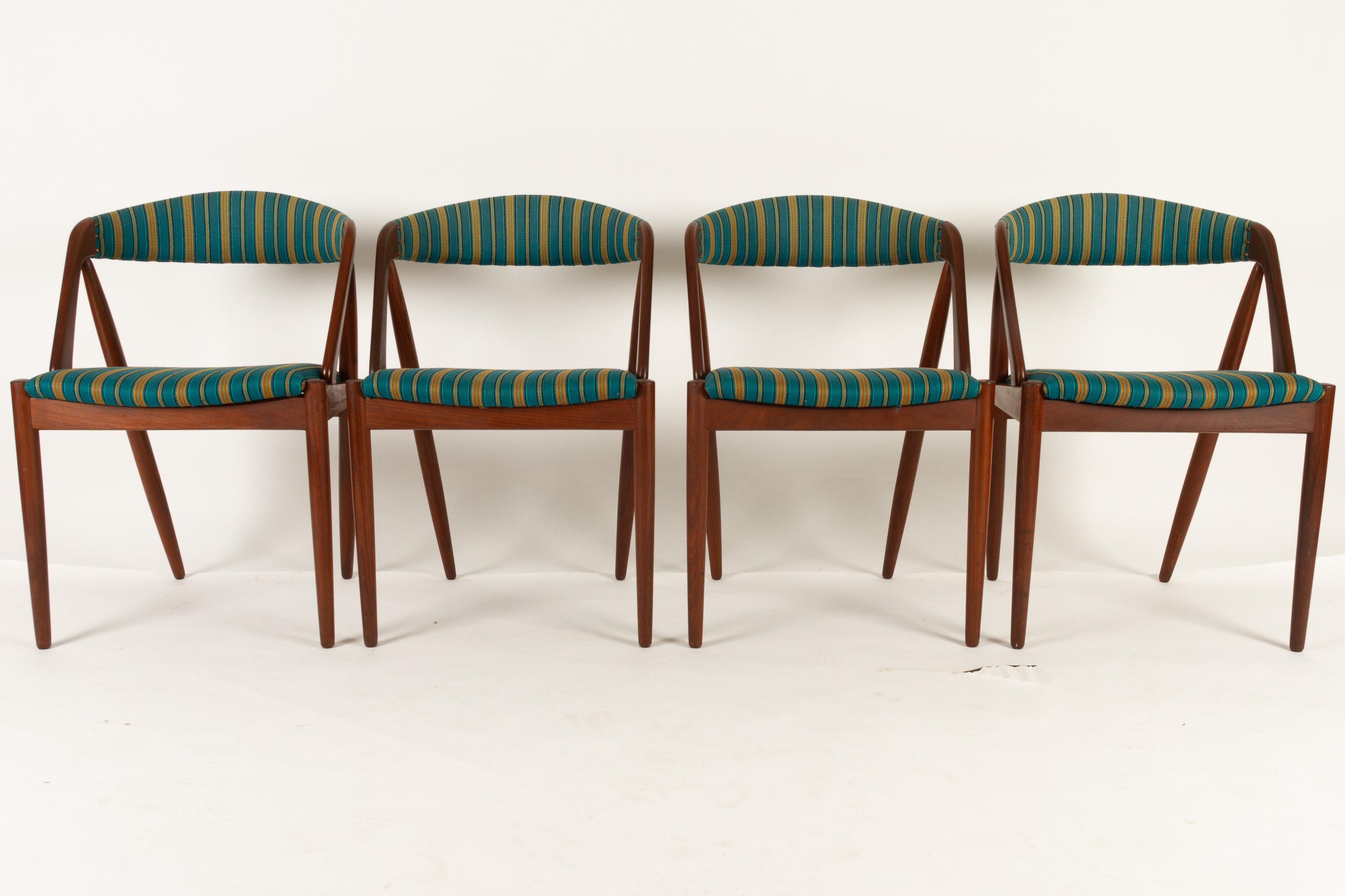 Danish teak dining chairs by Kai Kristiansen for Schou Andersen 1960s set of 4.
Beautiful set of Mid-Century Modern dining chair in solid teak. Round tapered legs. Large curved backrests. And slanting armrests. Many beautiful joints, performed with