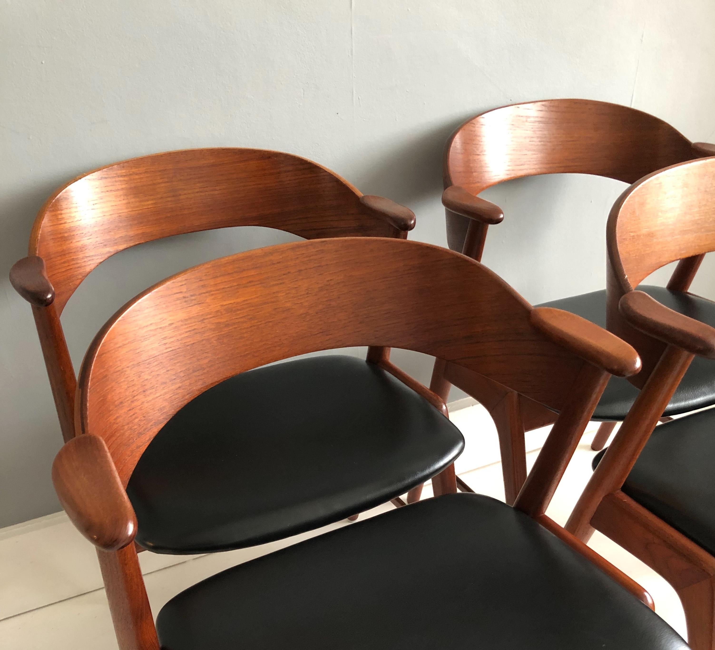 Kai Kristiansen Model 32 Dining Chairs, Teak and Leather, Set of 4 In Good Condition In London, GB