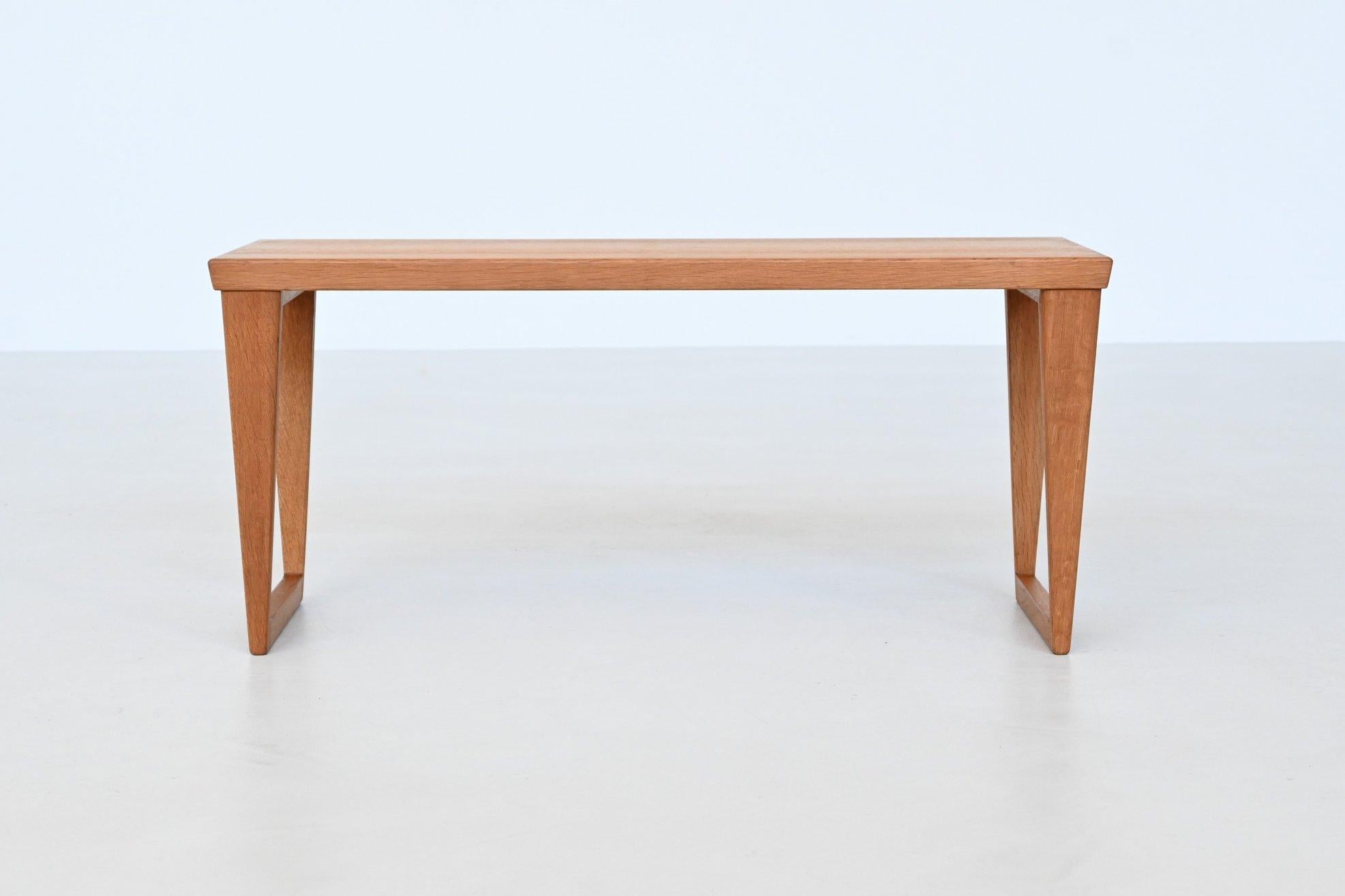 Beautiful minimalistic bench or side table model 36 designed by Kai Kristiansen for Aksel Kjersgaard, Denmark 1960. The bench can be multifunctional as it can also be used as a table. This well-crafted Scandinavian piece is executed in warm oak