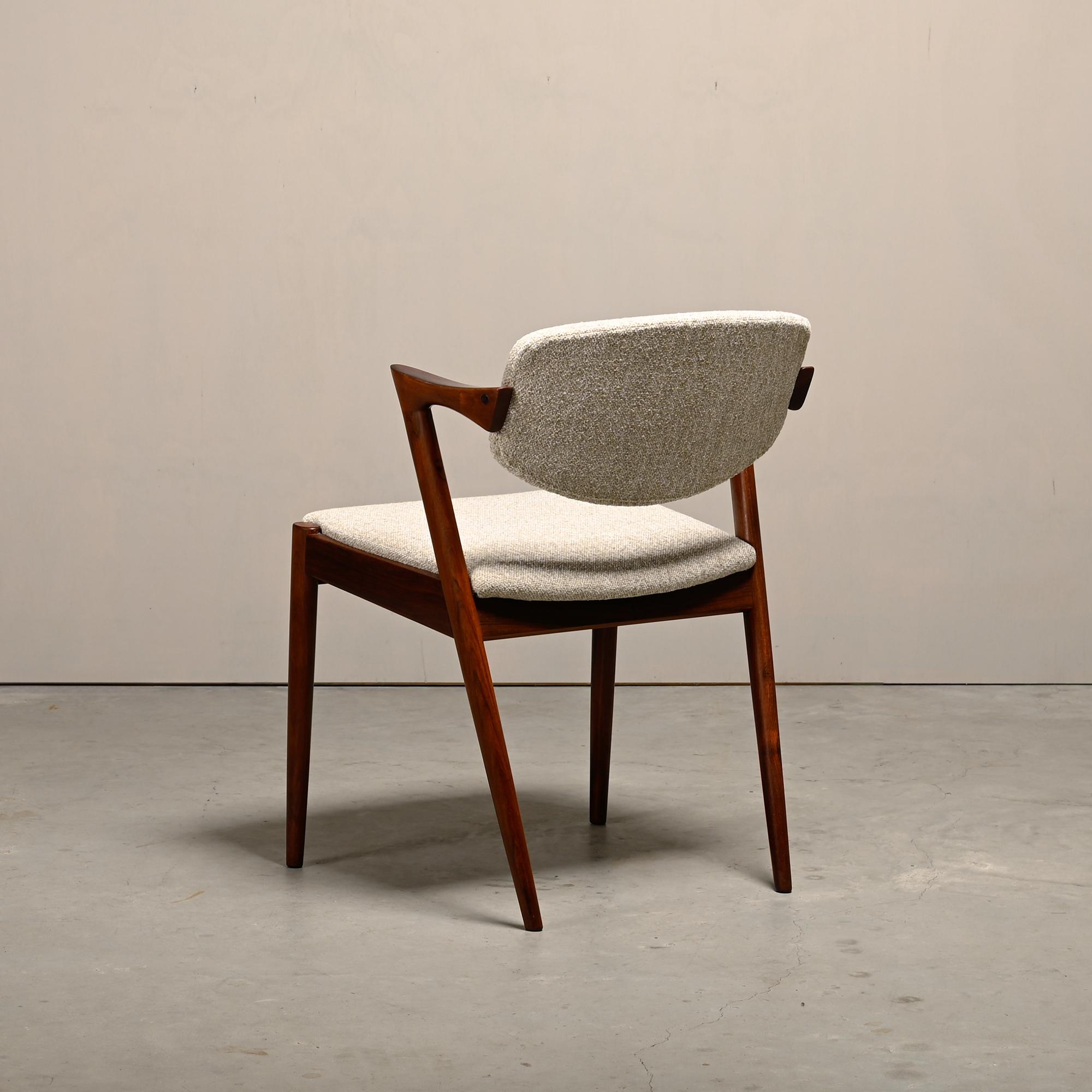 Kai Kristiansen Model 42 Dining Chairs in Rosewood and light fabric Denmark en vente 1