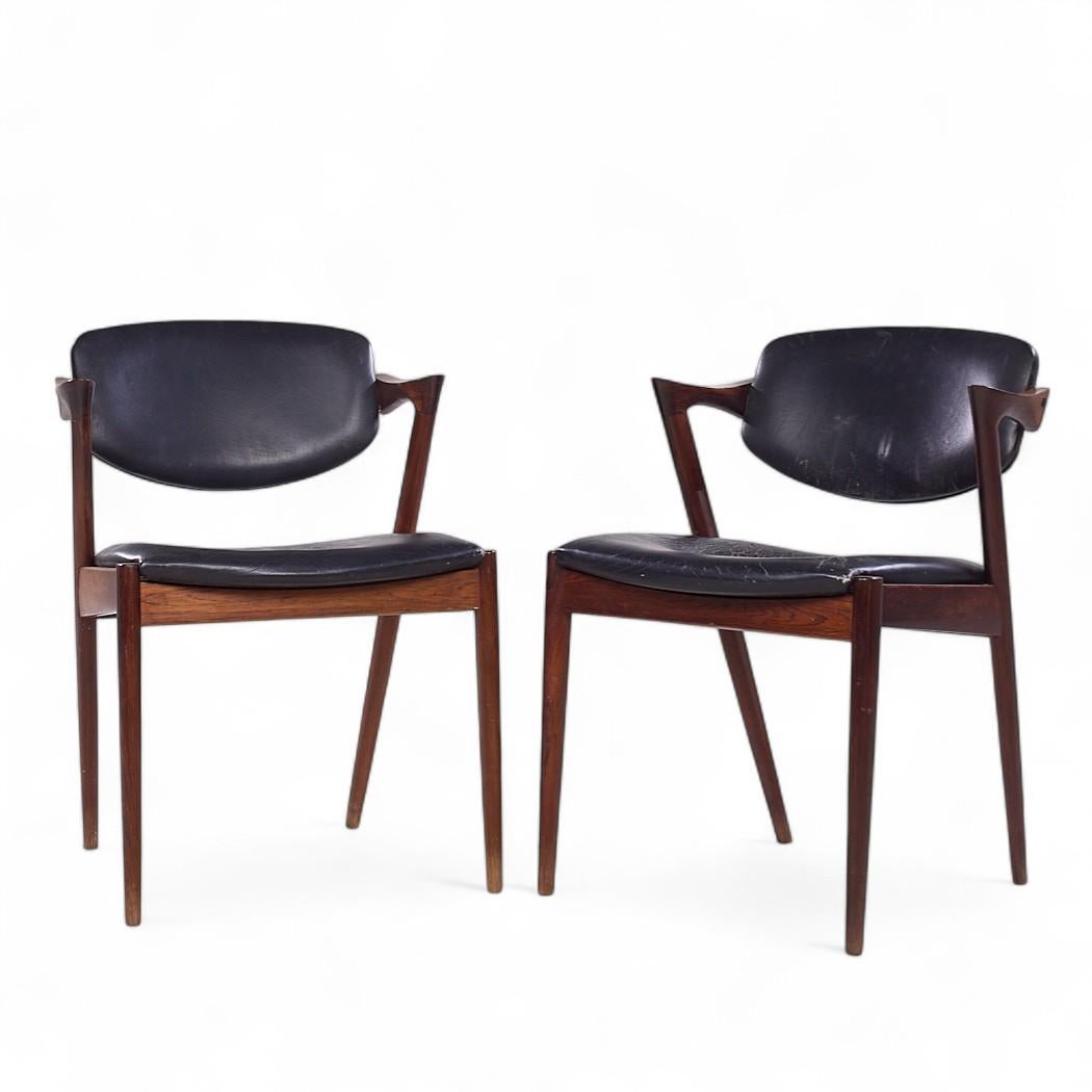 Kai Kristiansen Modelo 42 Sillas de comedor danesas de palisandro de mediados de siglo - Pareja Moderno de mediados de siglo en venta