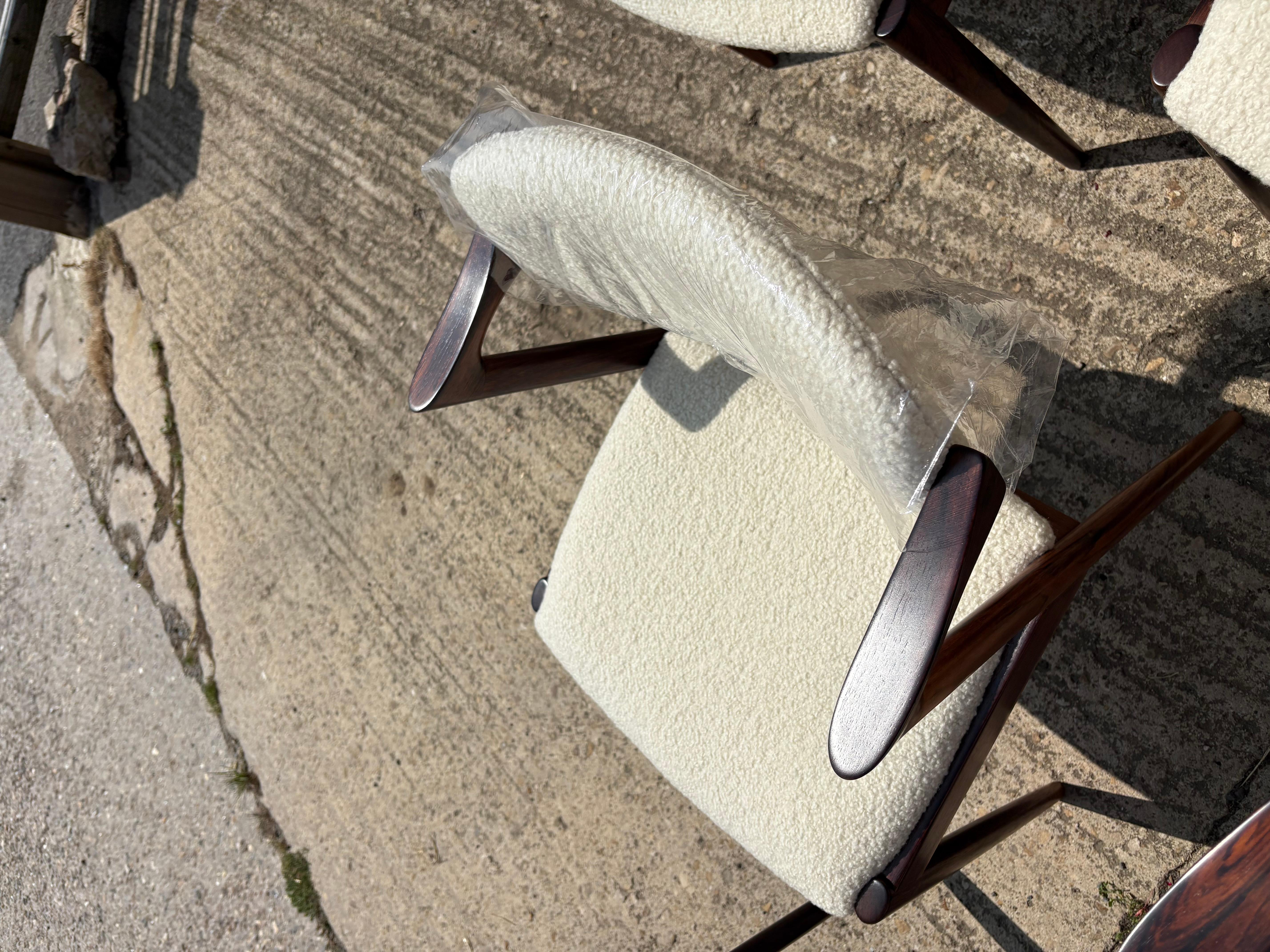 Metà XX secolo Kai Kristiansen Modello 42 Rivestito in Boucle di Cashmere in vendita