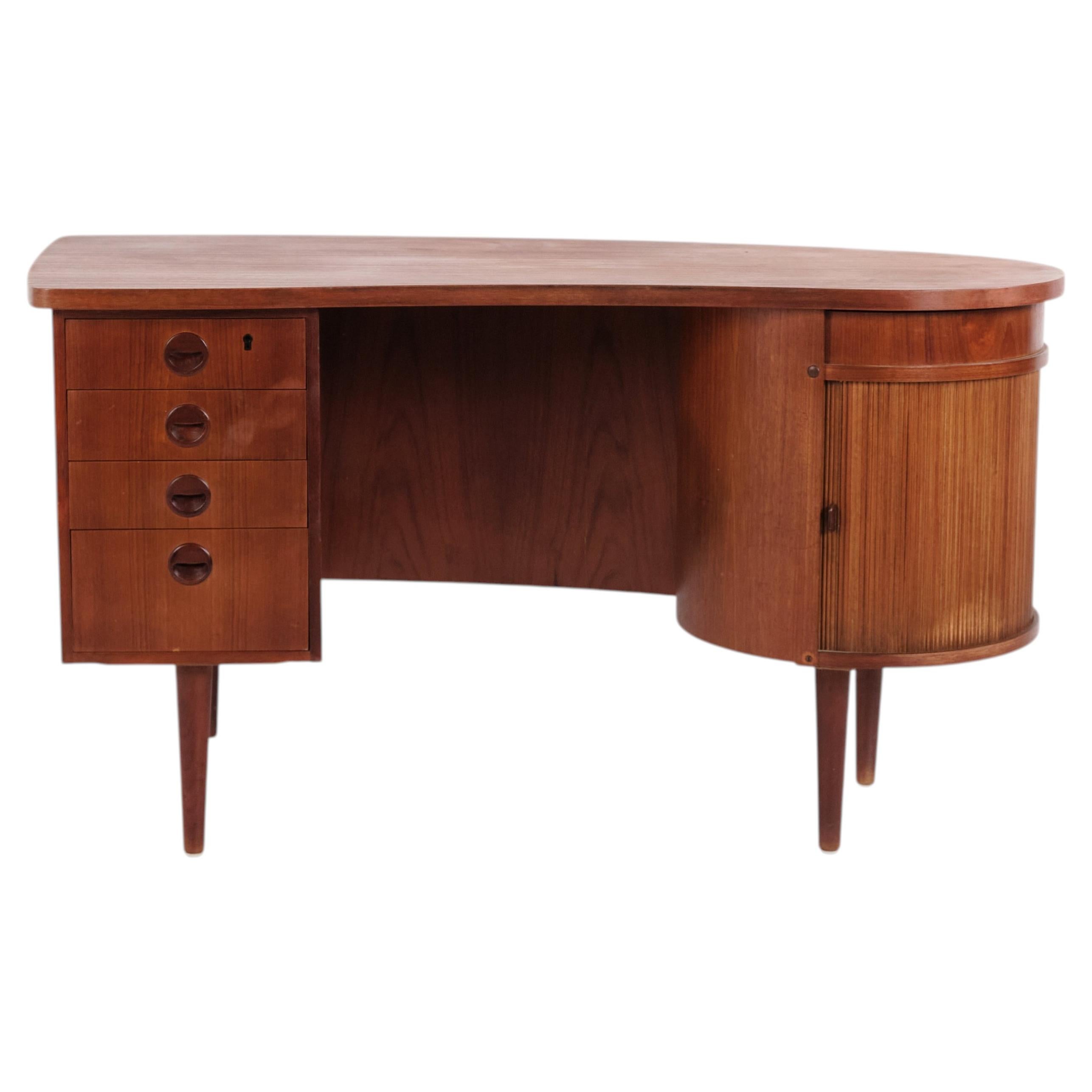 Escritorio «Kidney» modelo 54 de Kai Kristiansen, de teca, con mueble bar