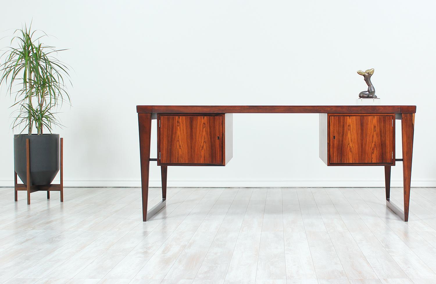 Kai Kristiansen Model-70 Rosewood Desk for Feldballes Møbelfabrik In Excellent Condition In Los Angeles, CA