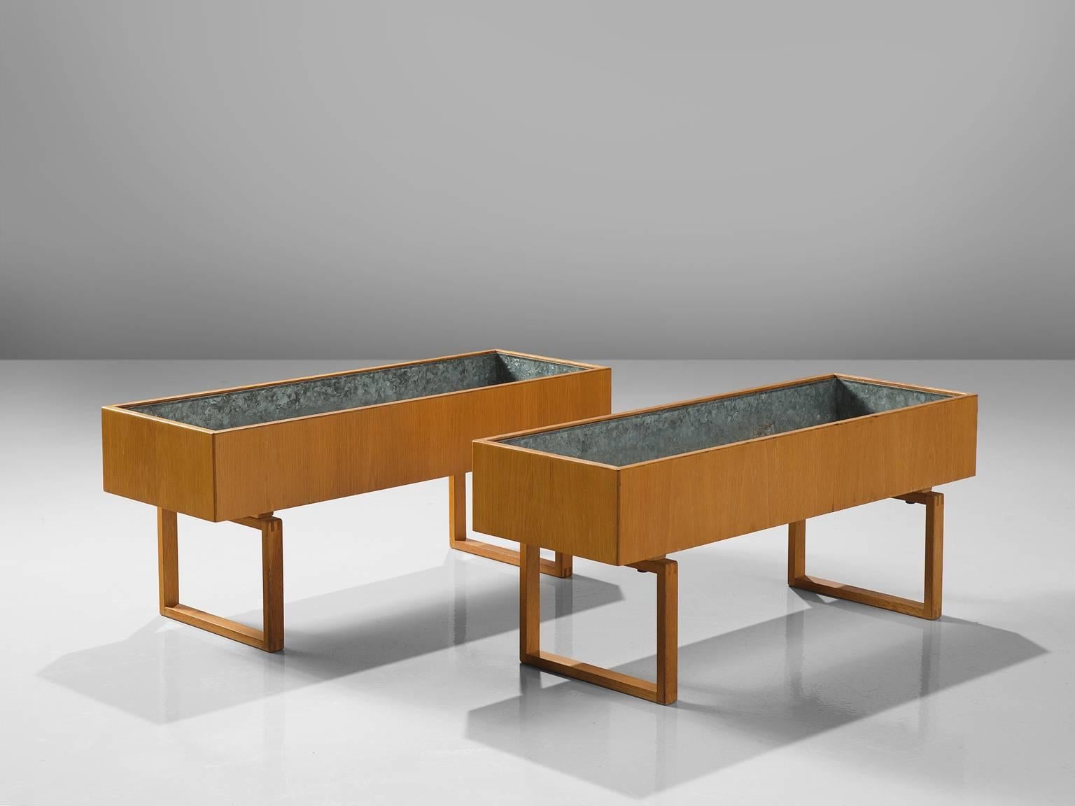 Kai Kristiansen, planters, oak and steel, Denmark, 1960s.

These simplistic Danish oak planters are designed by Kai Kristiansen. The square holder feature two sledge feet and a simplistic and modest oak rectangular box. They are beautifully