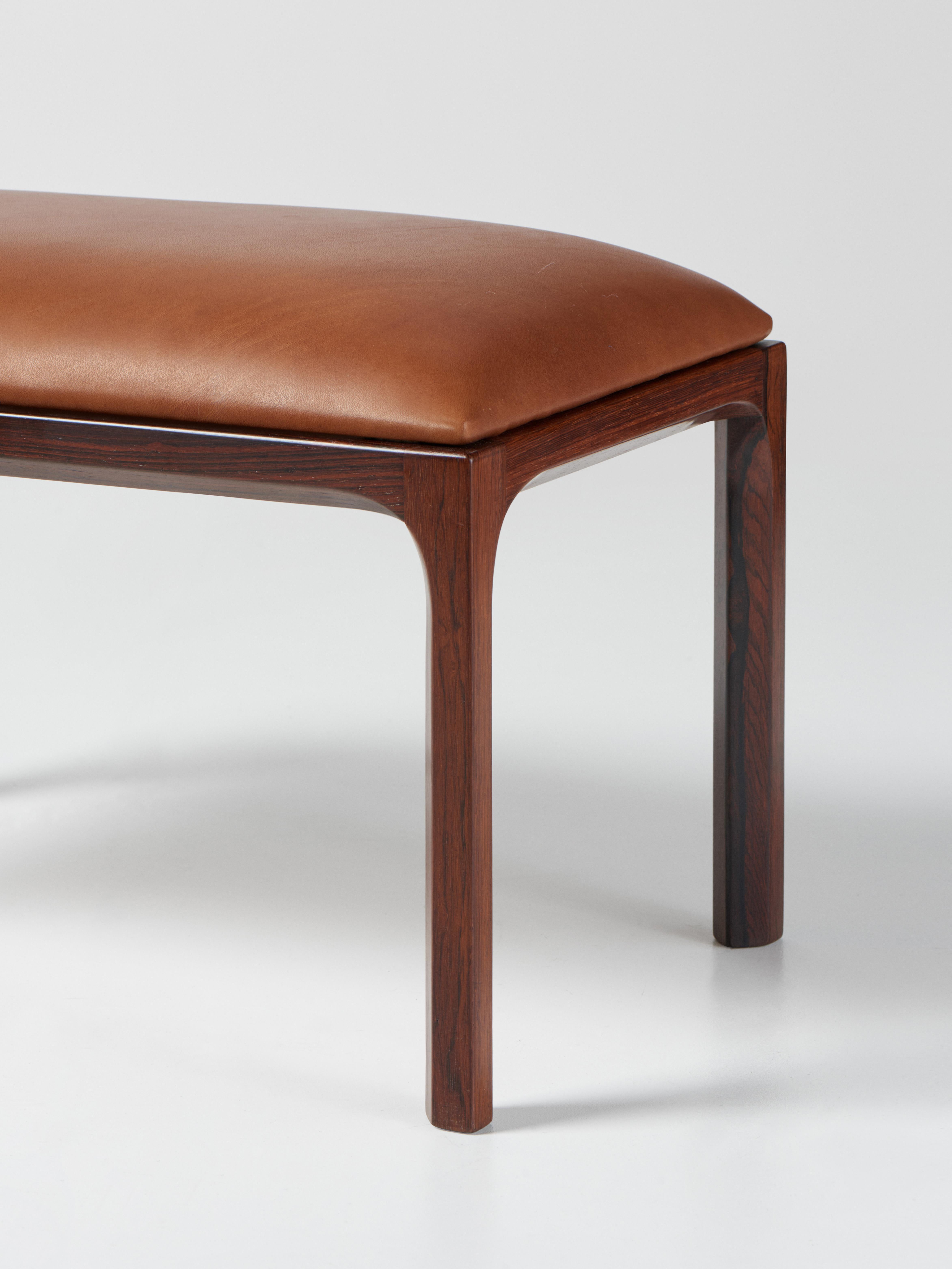 Kai Kristiansen Paar Palisander & Leder Ottomane (Skandinavische Moderne) im Angebot