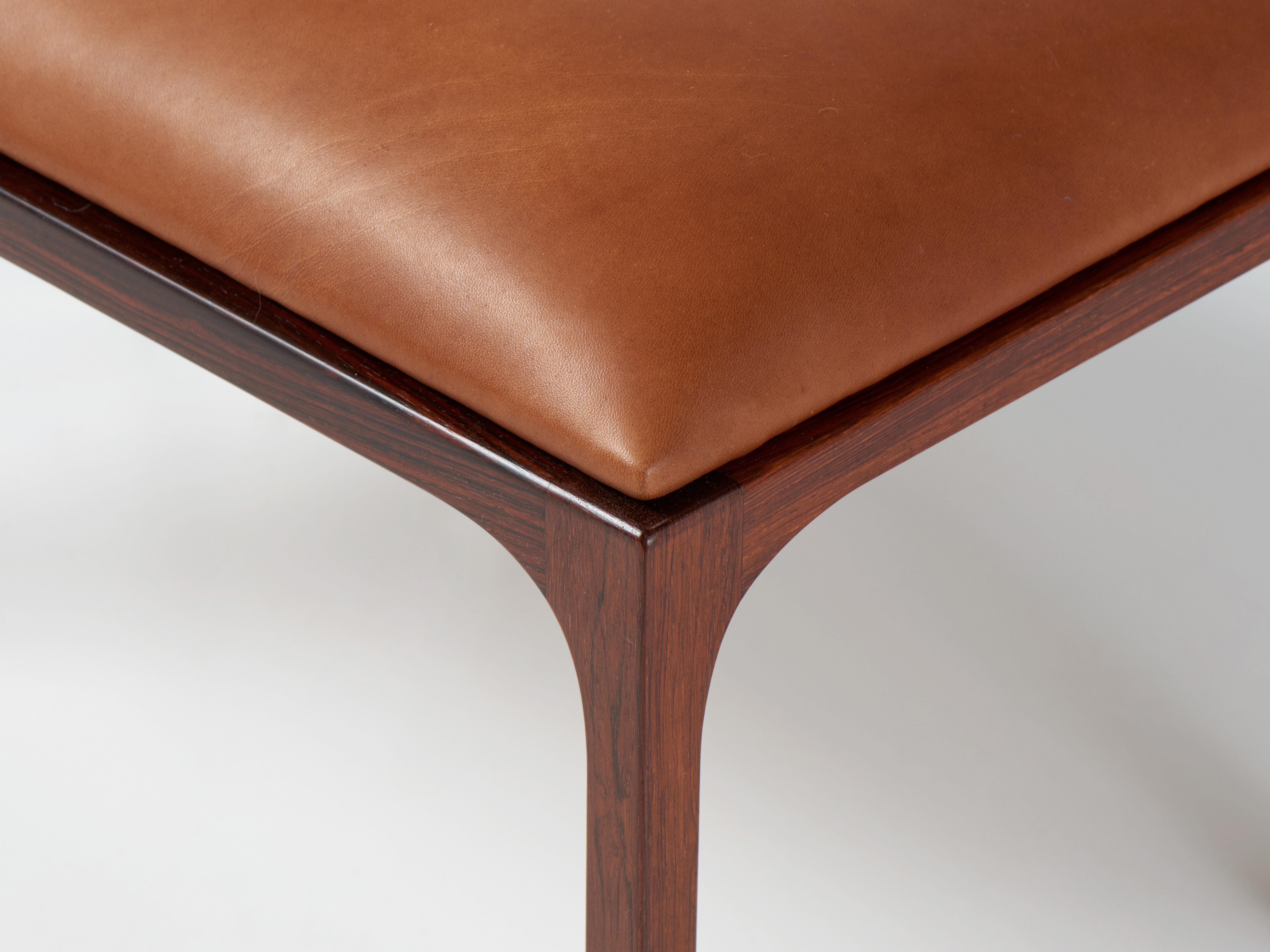 Kai Kristiansen Paar Palisander & Leder Ottomane im Zustand „Hervorragend“ im Angebot in London, England