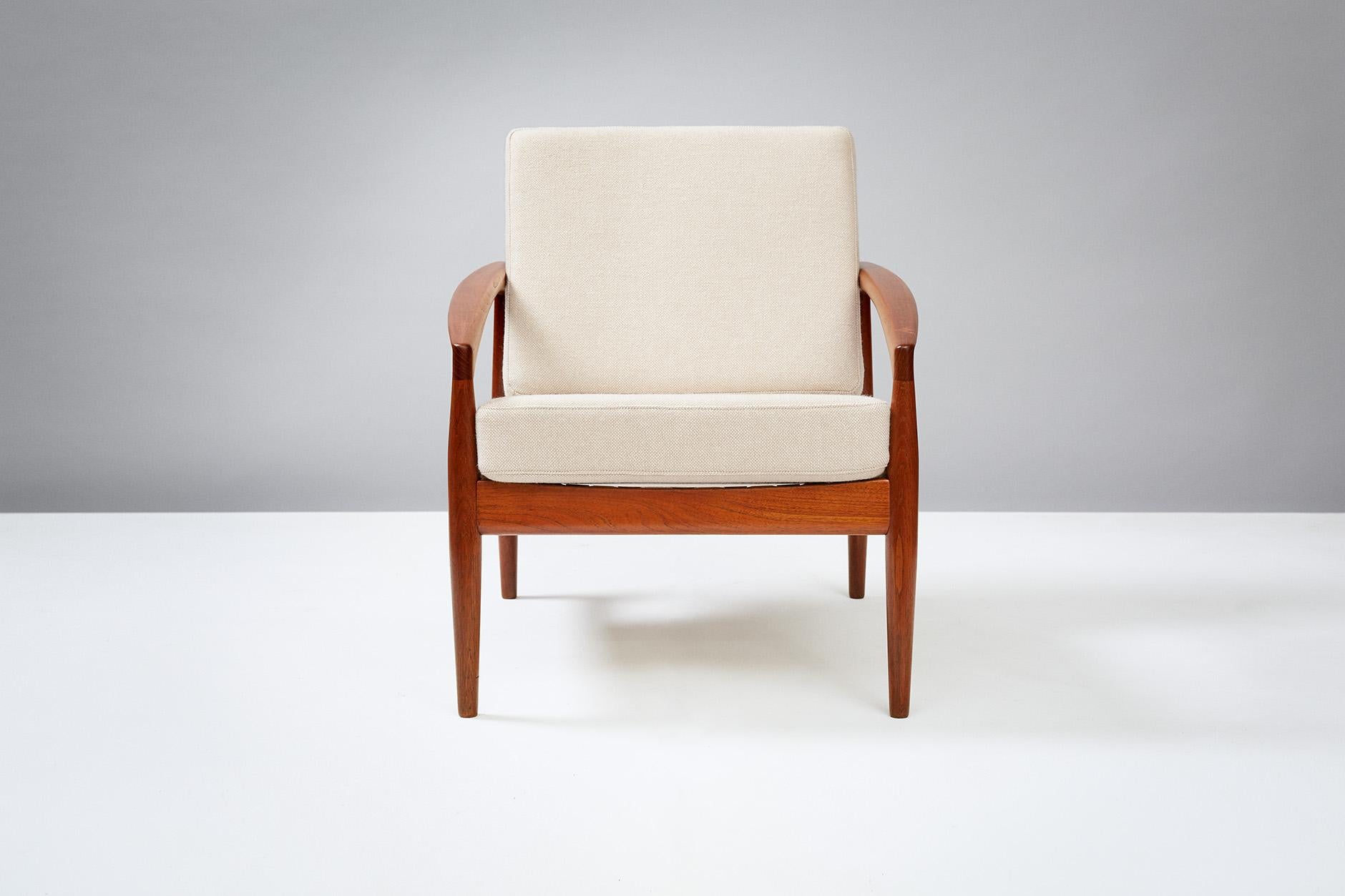 Kai Kristiansen

Model 121 paper knife lounge chairs, 1955.

Pair of lounge chairs produced by Magnus Olesen, Denmark in teak. New cushions upholstered in biege wool.