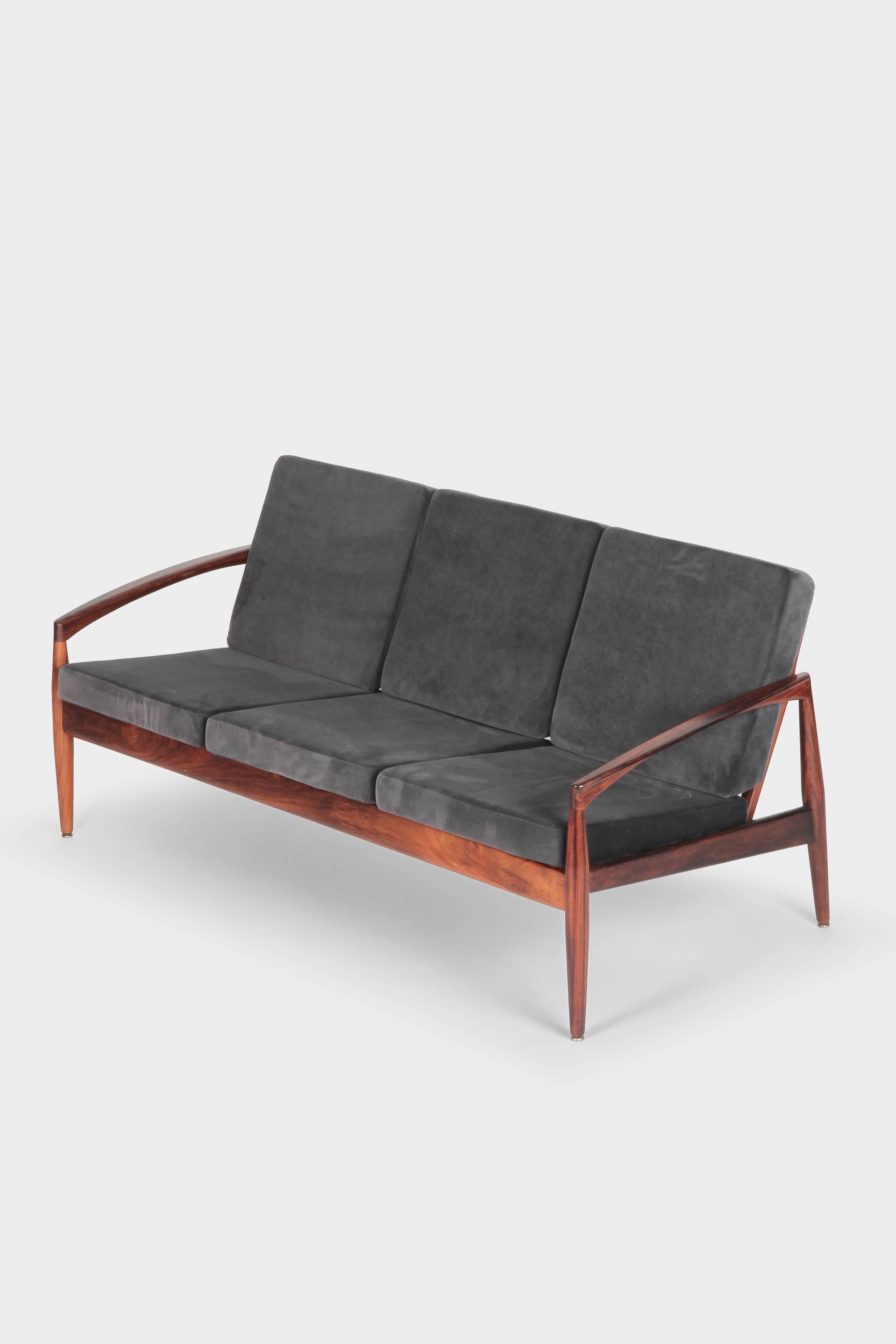 Kai Kristiansen “Paper Knife” sofa model 121 manufactured by Magnus Olesen in the 1960s in Denmark. Beautiful three-seat sofa with a solid rosewood frame and outstanding quality. New cushions covered with velvet.