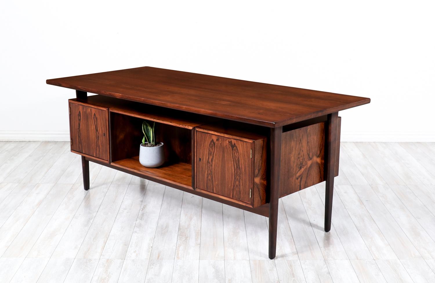 Kai Kristiansen Rosewood Desk with Bookcase for Feldballes Møbelfabrik In Excellent Condition In Los Angeles, CA