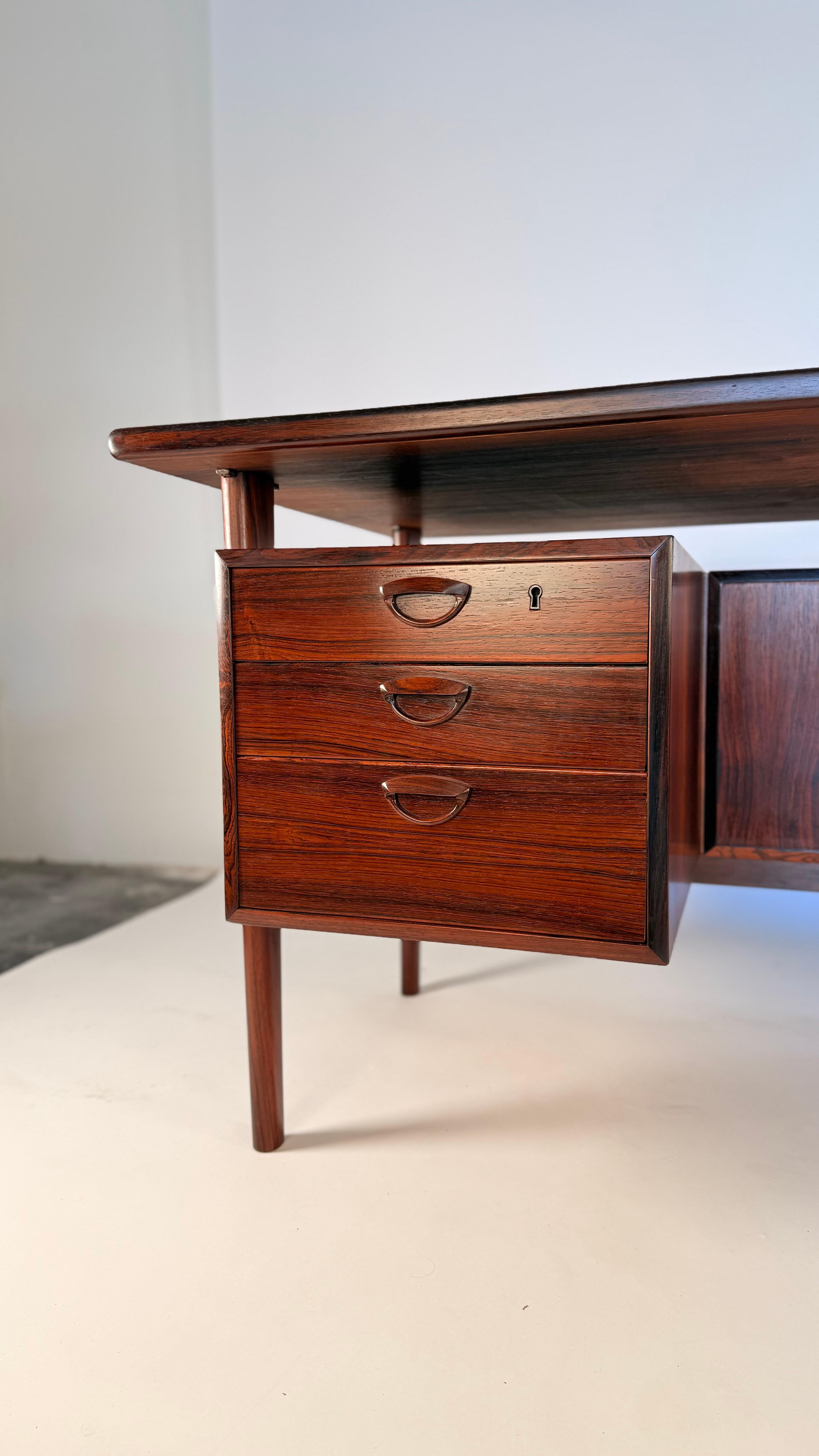 Danois Bureau de direction en bois de rose de Kai Kristiansen en vente