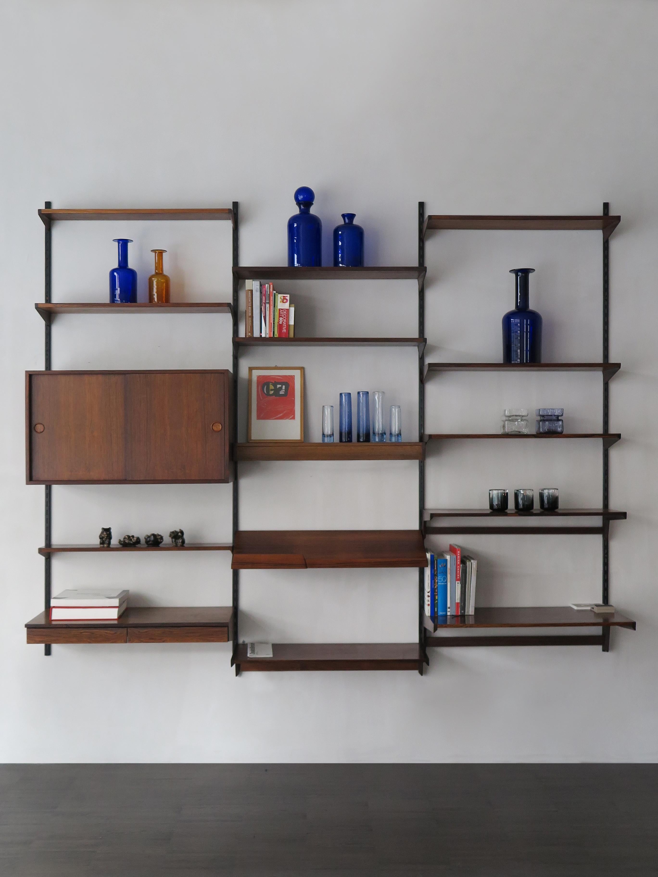 Danish dark wood shelving system designed by Kai Kristiansen for FM Møbler, shelves and container can be positioned as desired, circa 1960.
Please note that the item is original of the period and this shows normal signs of age and use.