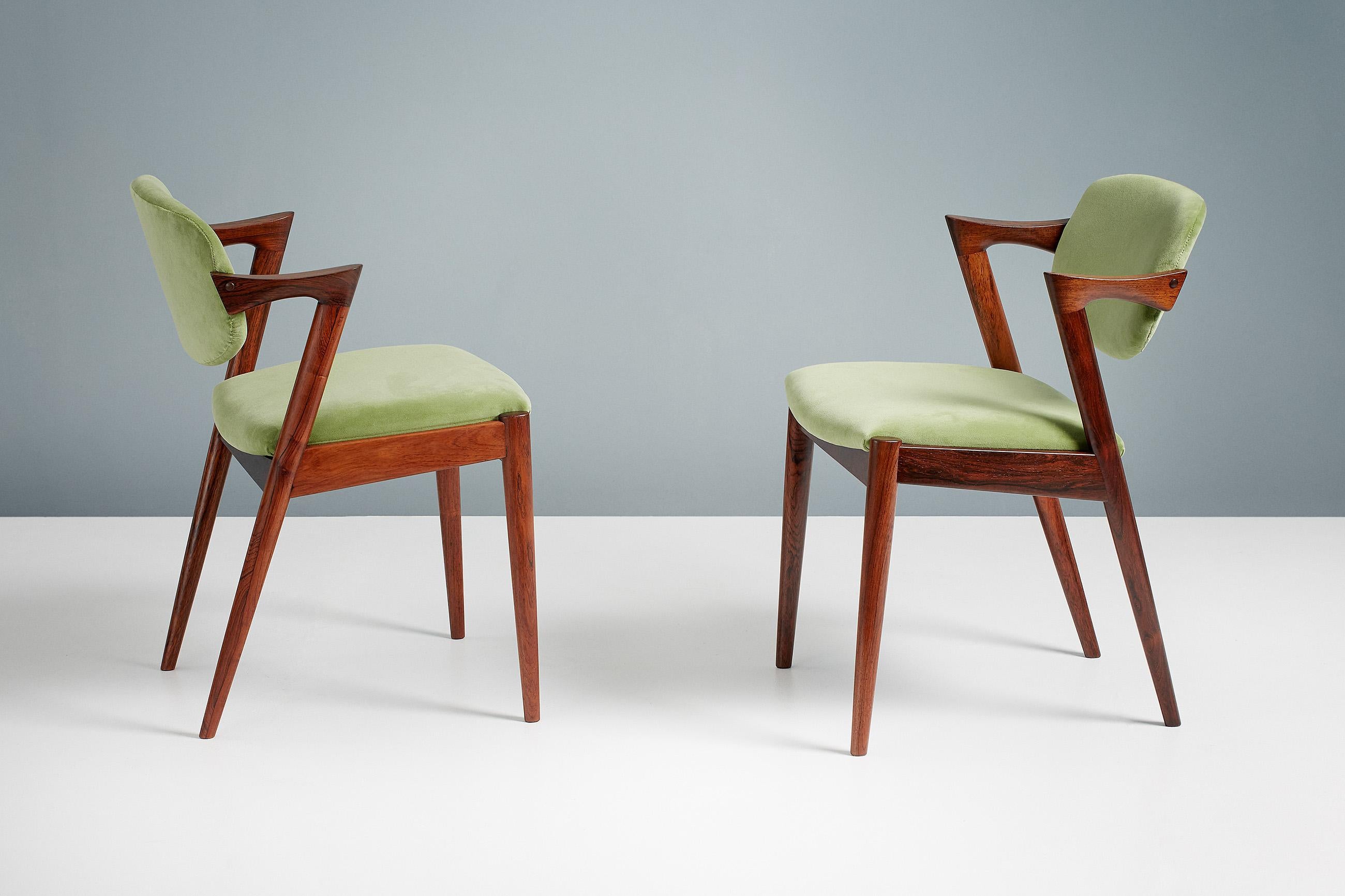 Kai Kristiansen - Ensemble de 8 chaises de salle à manger modèle 42 en bois de rose et velours Excellent état - En vente à London, GB