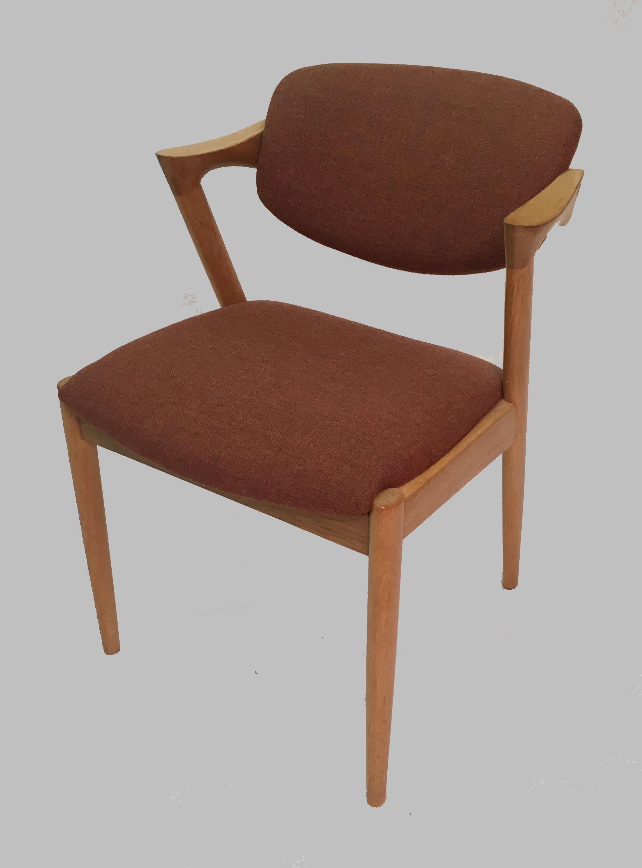 Kai Kristiansen Satz von vier restaurierten Esszimmerstühlen aus Eiche, Inc.-Polsterung (Skandinavische Moderne) im Angebot