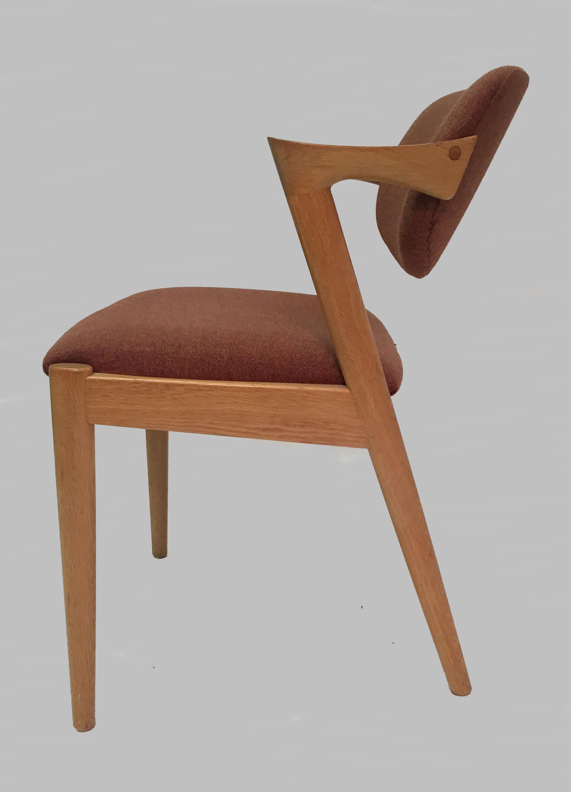 Kai Kristiansen Satz von vier restaurierten Esszimmerstühlen aus Eiche, Inc.-Polsterung (Holzarbeit) im Angebot