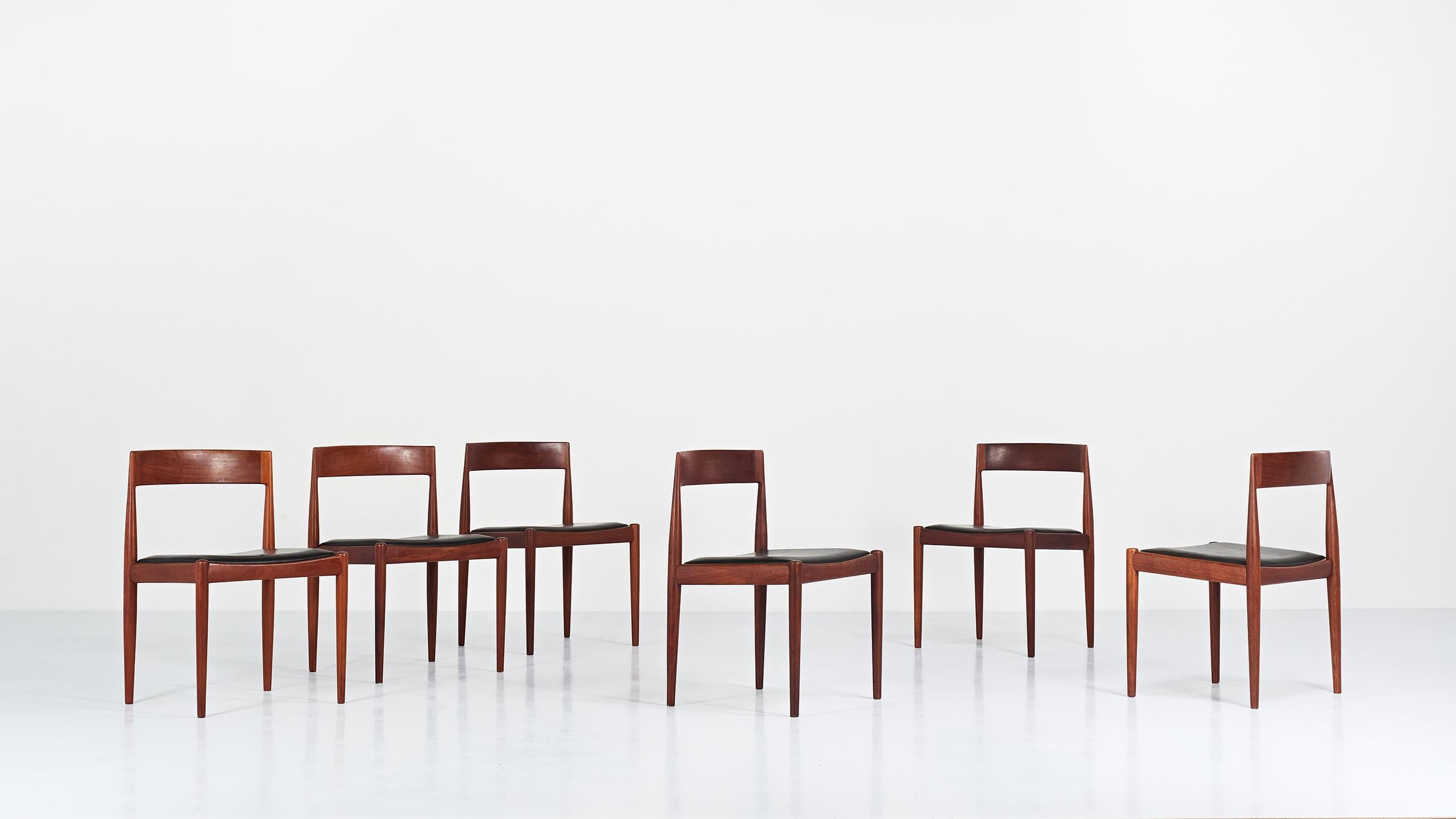 Suite of six model 4110 chairs, by Danish designer Kai Kristiansen for Fritz Hansen. These minimalist chairs with subtle curves, designed in 1961, have a teak structure and an original aniline leather seat. Small traces of use, patina of use on the
