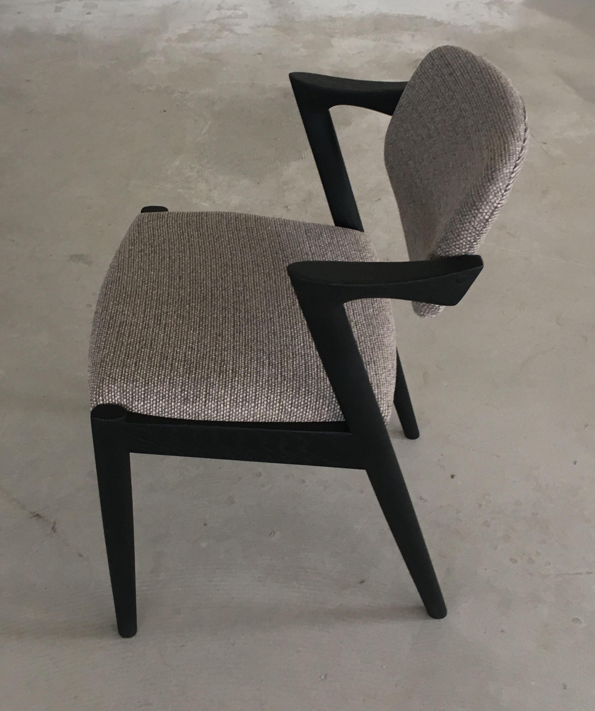 Sechs restaurierte Kai Kristiansen Ebonized Dining Chairs Custom Reupholstery Included (Dänisch) im Angebot