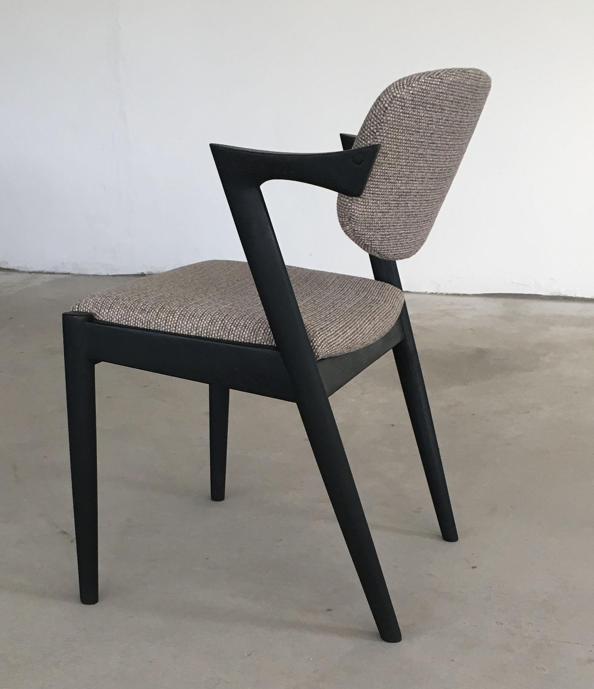 Sechs restaurierte Kai Kristiansen Ebonized Dining Chairs Custom Reupholstery Included im Zustand „Gut“ im Angebot in Knebel, DK