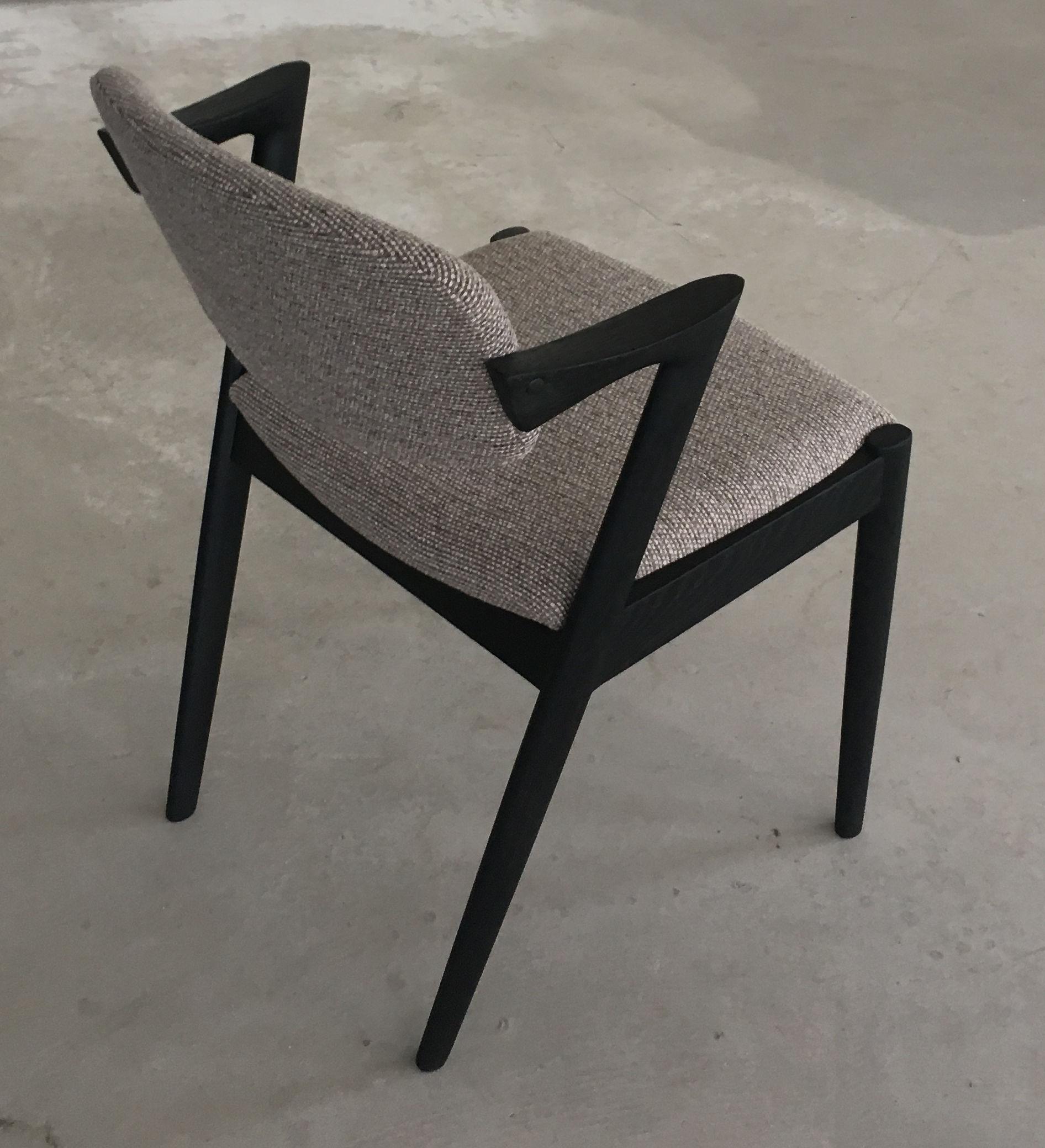 Sechs restaurierte Kai Kristiansen Ebonized Dining Chairs Custom Reupholstery Included (Eichenholz) im Angebot
