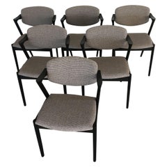 Set di sei sedie da pranzo Kai Kristiansen restaurate e ebanizzate, Inc. Rivestimenti