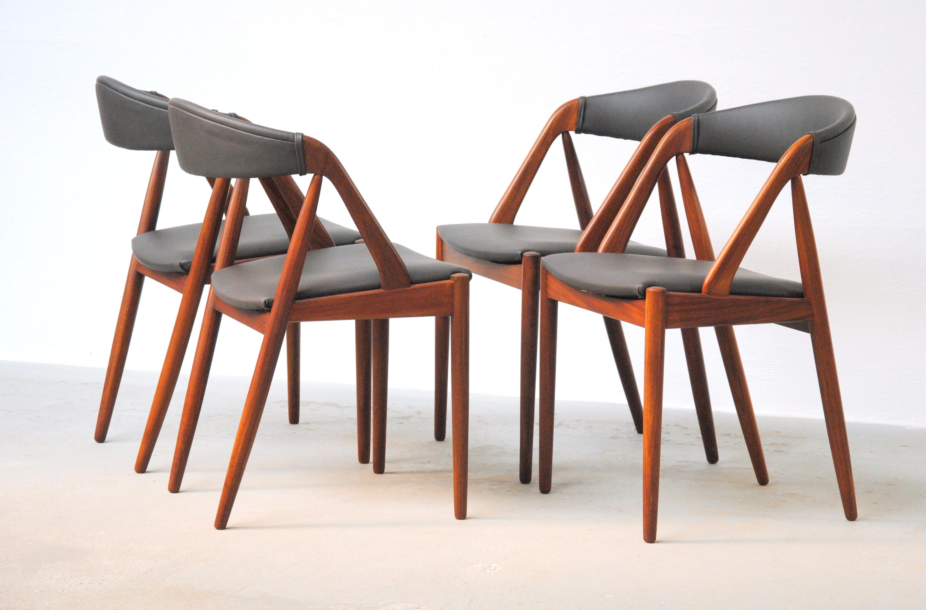 Kai Kristiansen Set of Twelve Restored Teak Dining Chairs, Custom Upholstery In Good Condition In Knebel, DK