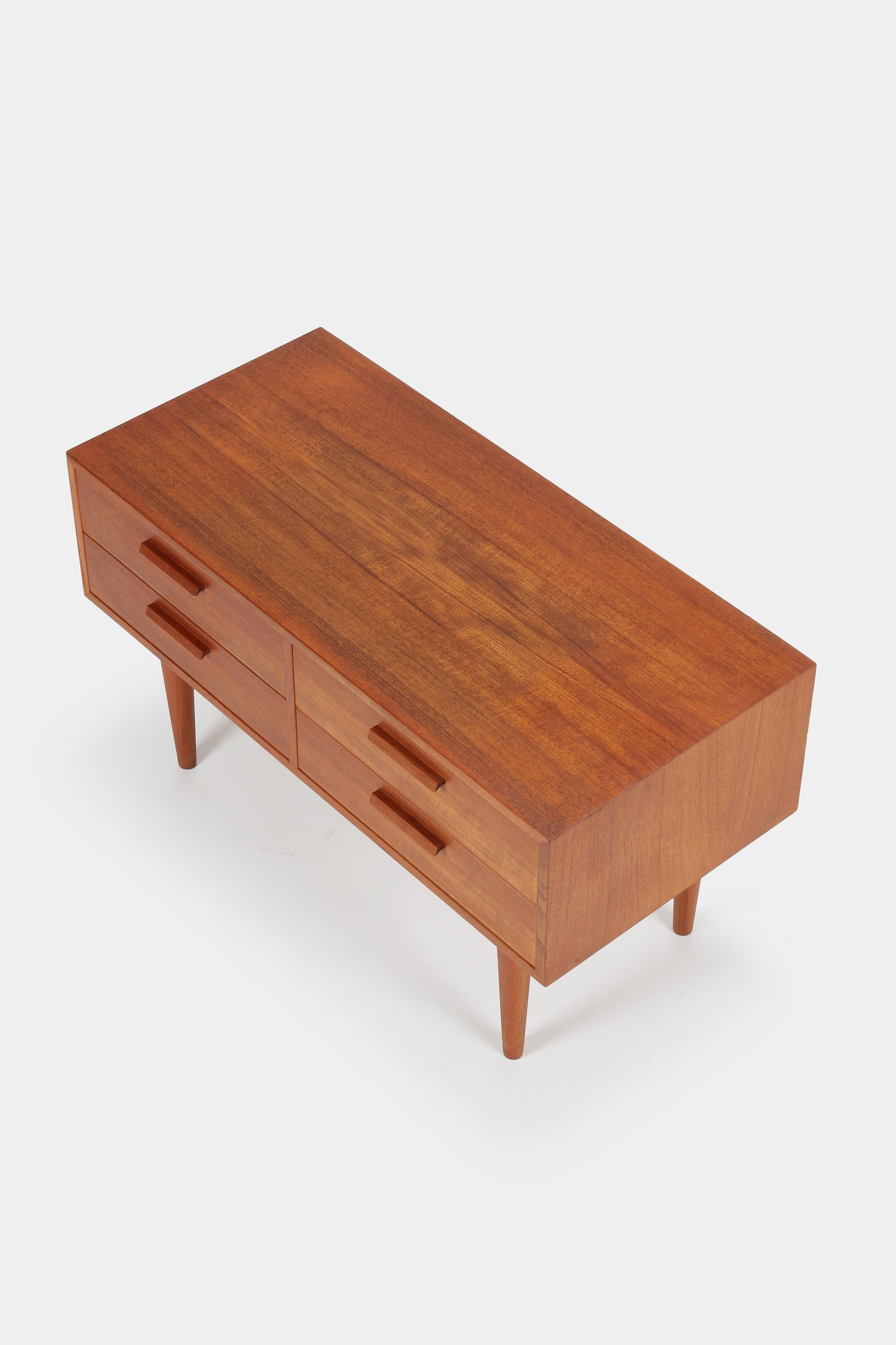 Kai Kristiansen Small Teak Dresser Midcentury modern Danish Design, 1960s

Elegant small dresser made of solid teak wood and veneer, ideal for the entrance hall or in a niche. With four nice drawers, the inside of the drawers are made of solid maple